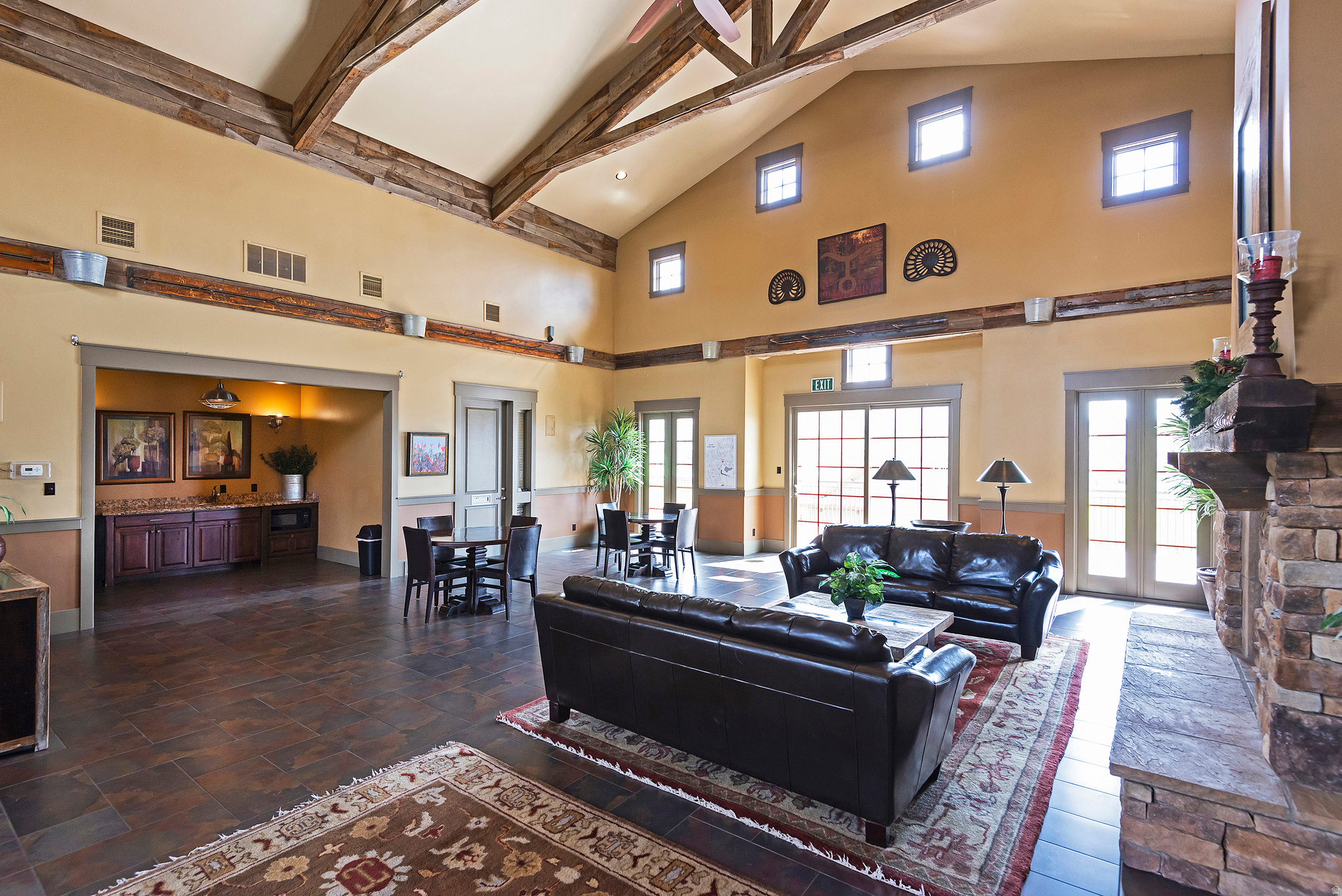33 W VILLAGE CIR #23