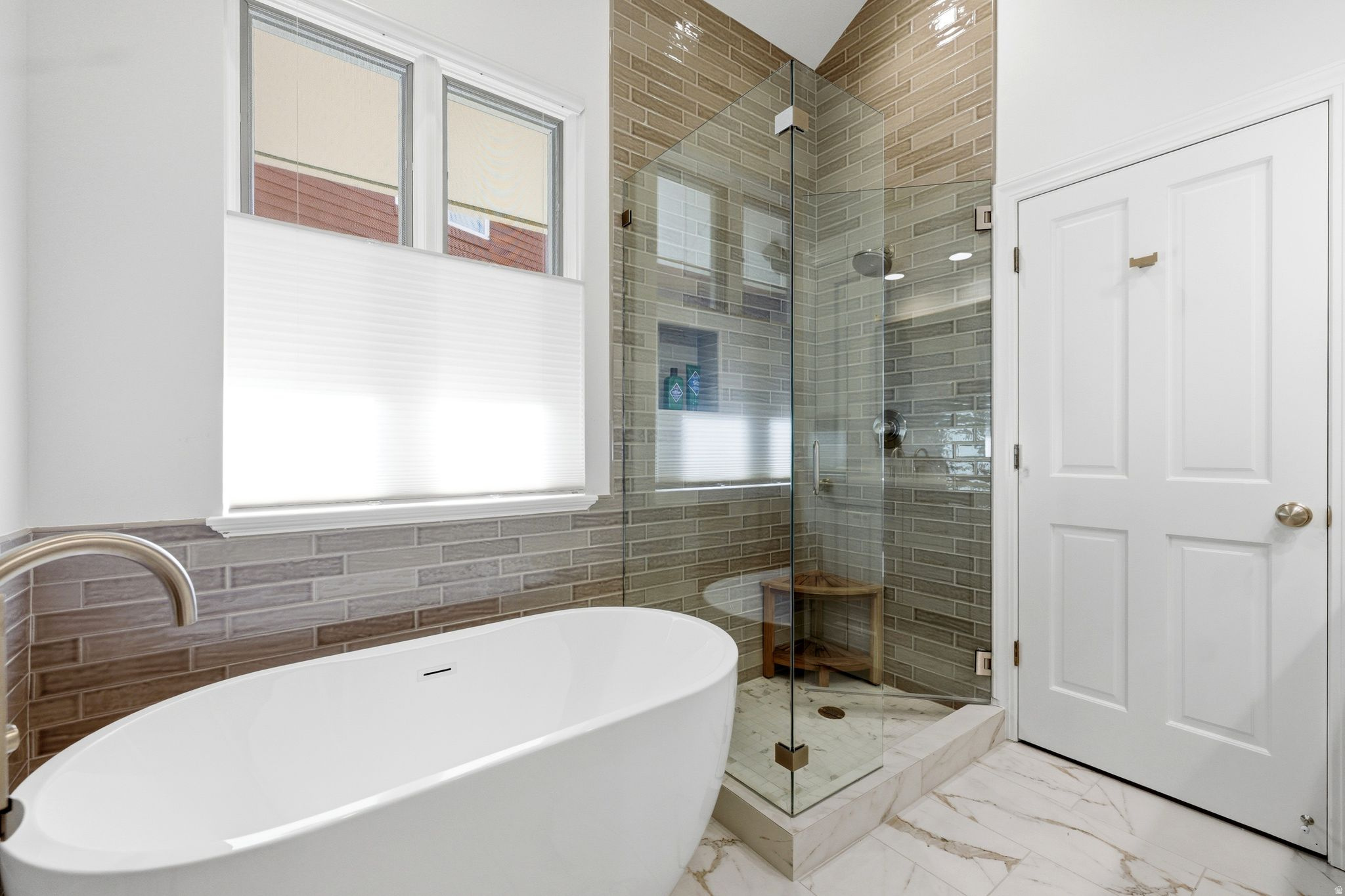 33 W VILLAGE CIR #23