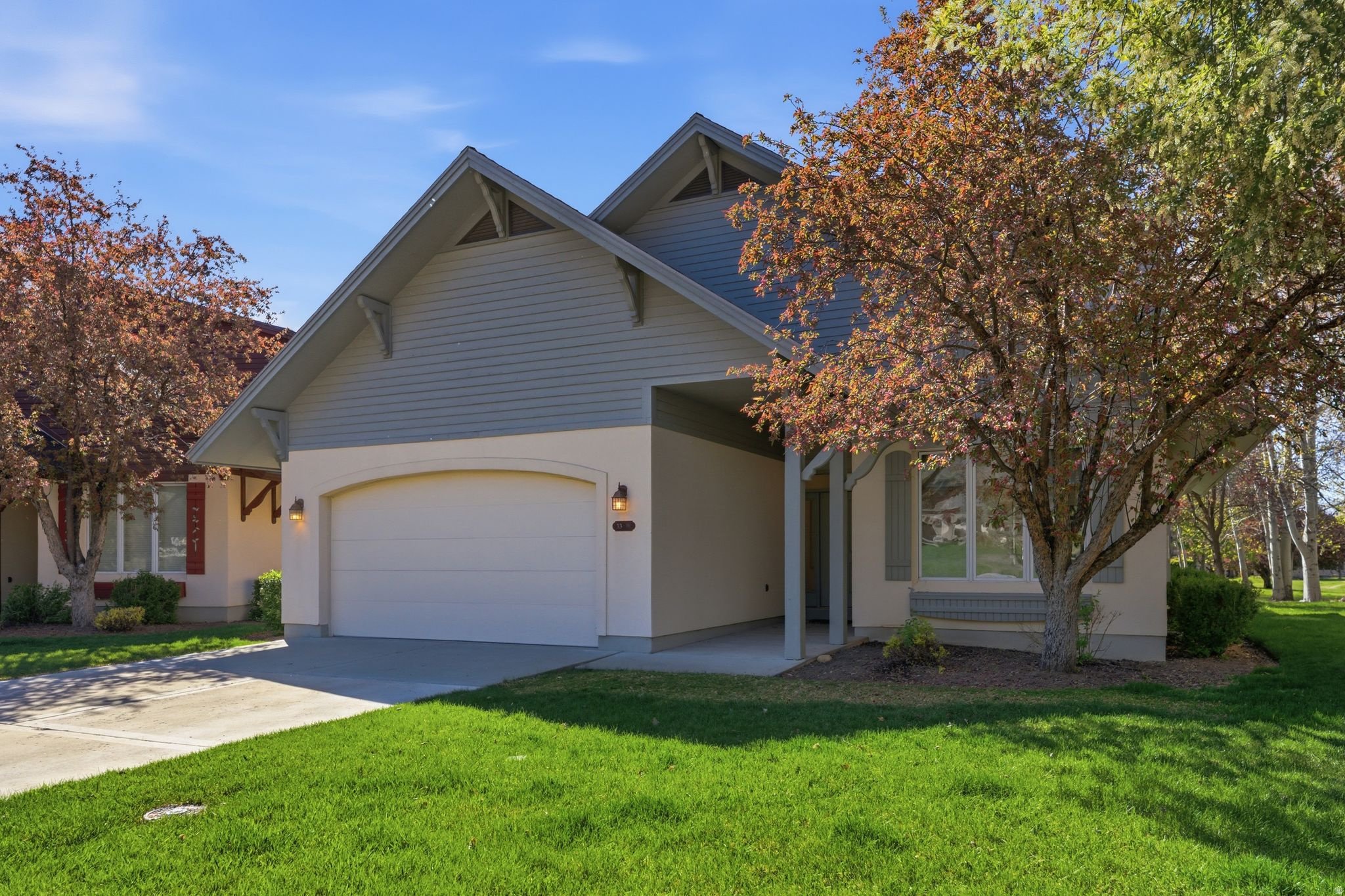 33 W VILLAGE CIR #23