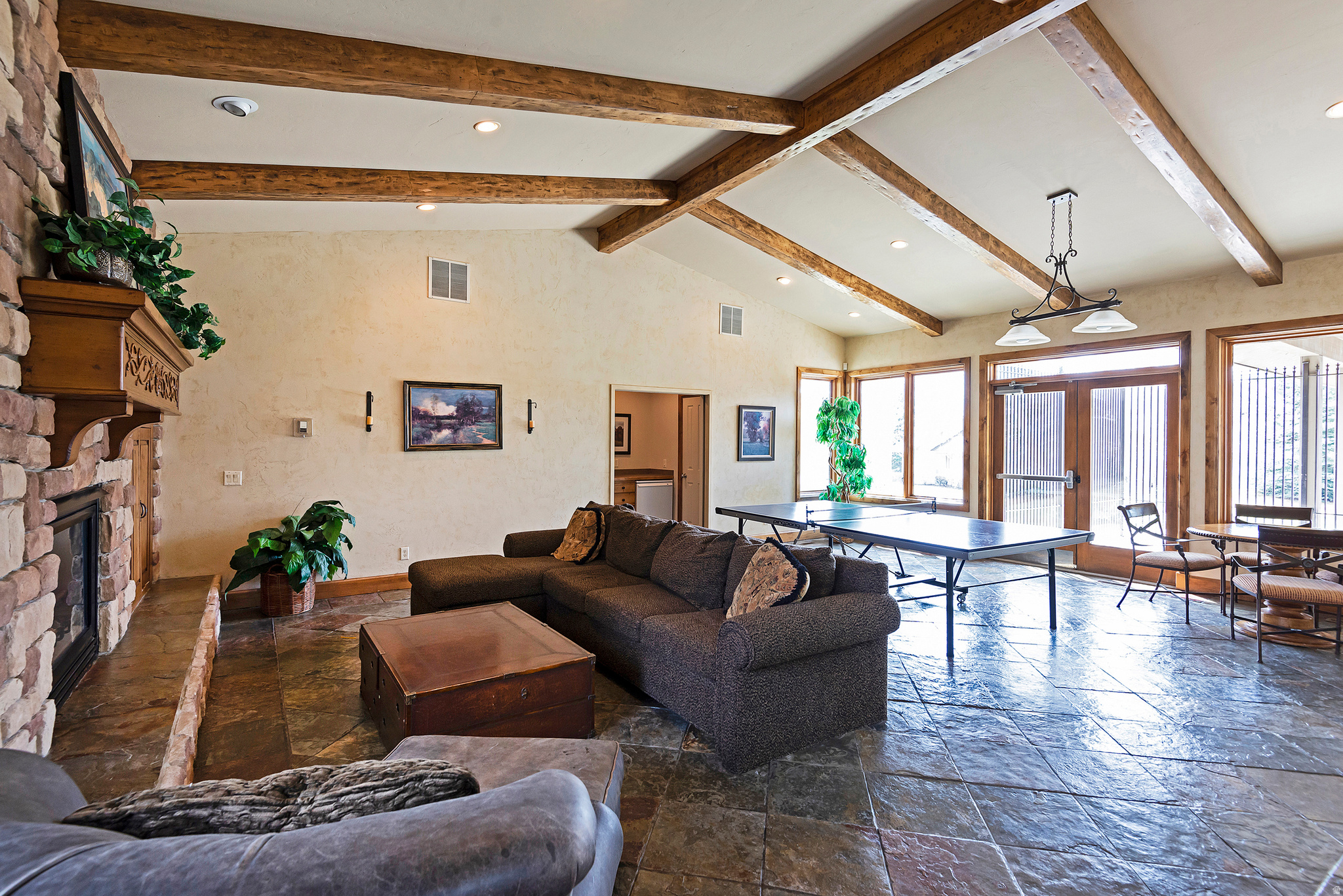 33 W VILLAGE CIR #23