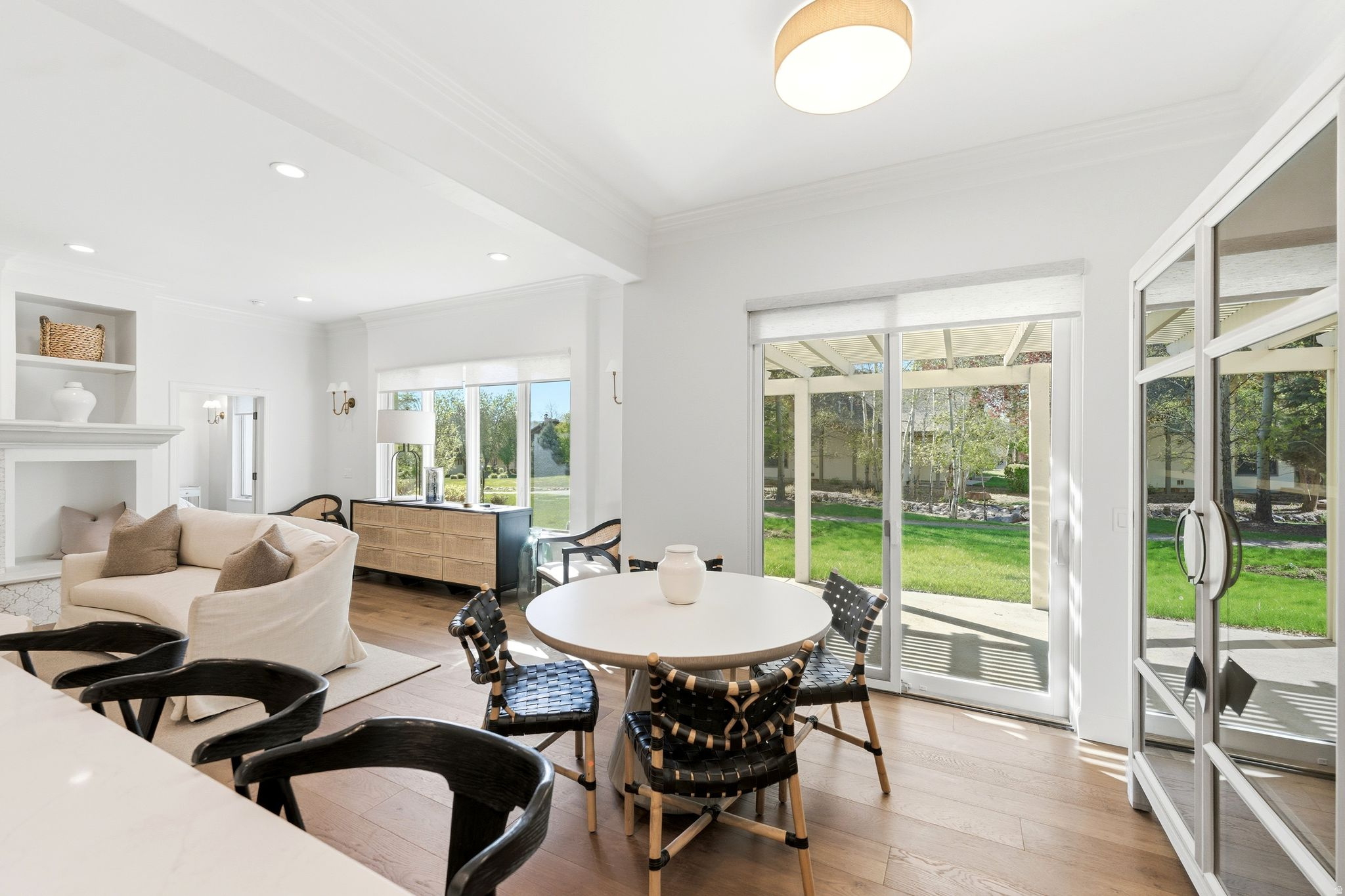 33 W VILLAGE CIR #23