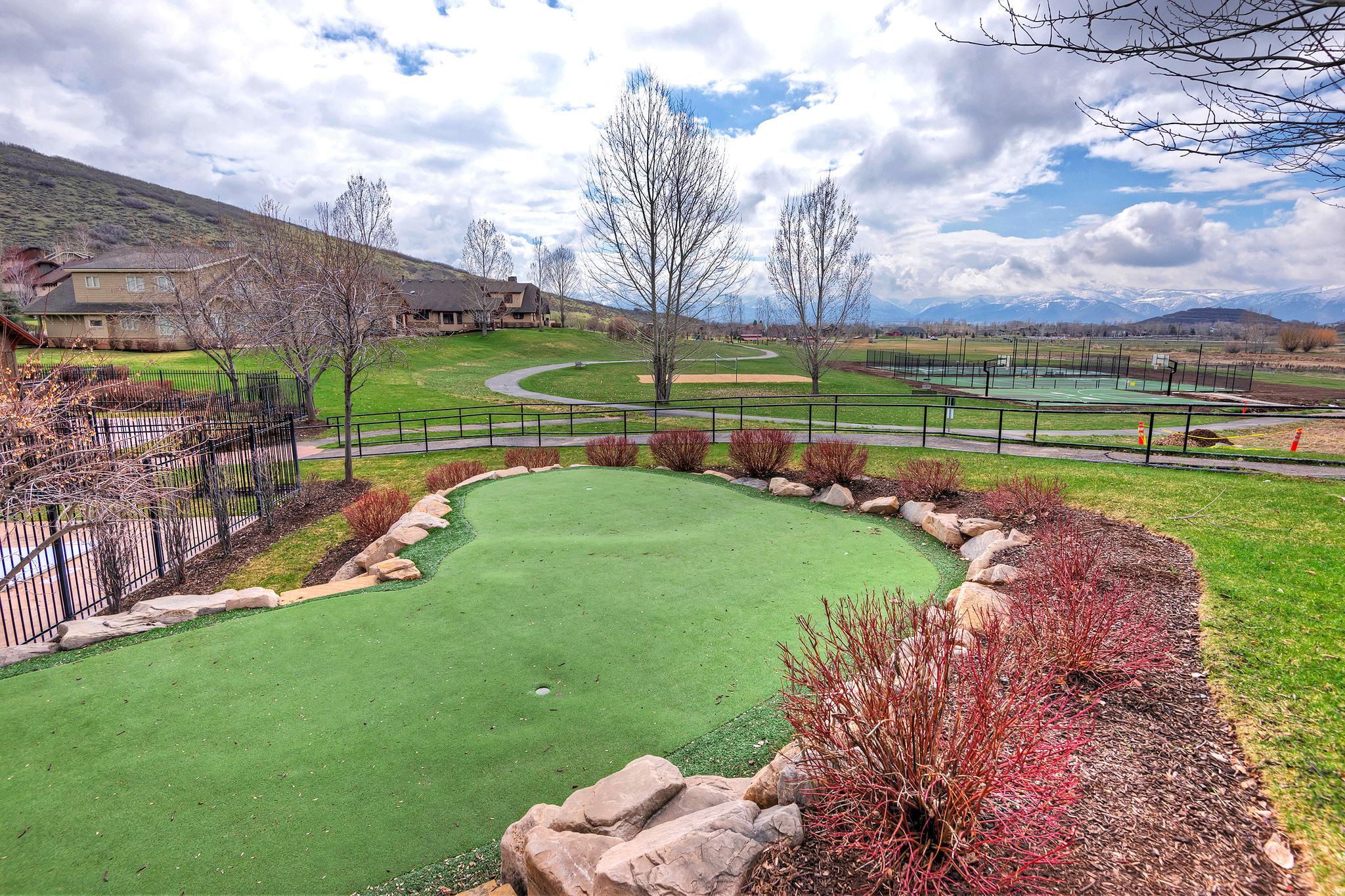 33 W VILLAGE CIR #23
