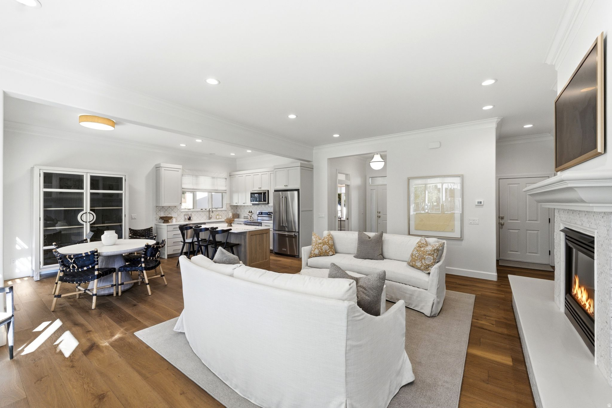 33 W VILLAGE CIR #23