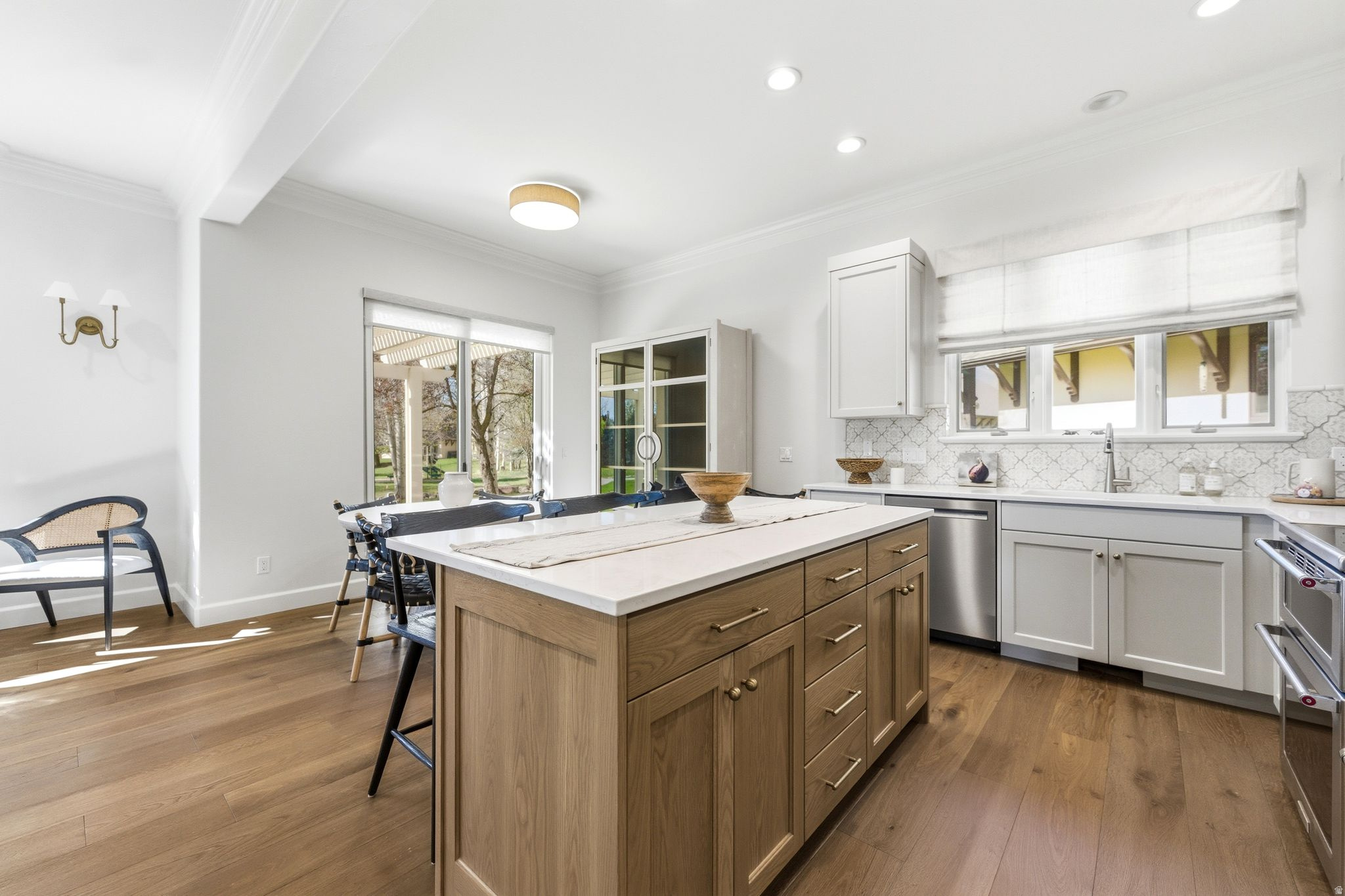33 W VILLAGE CIR #23