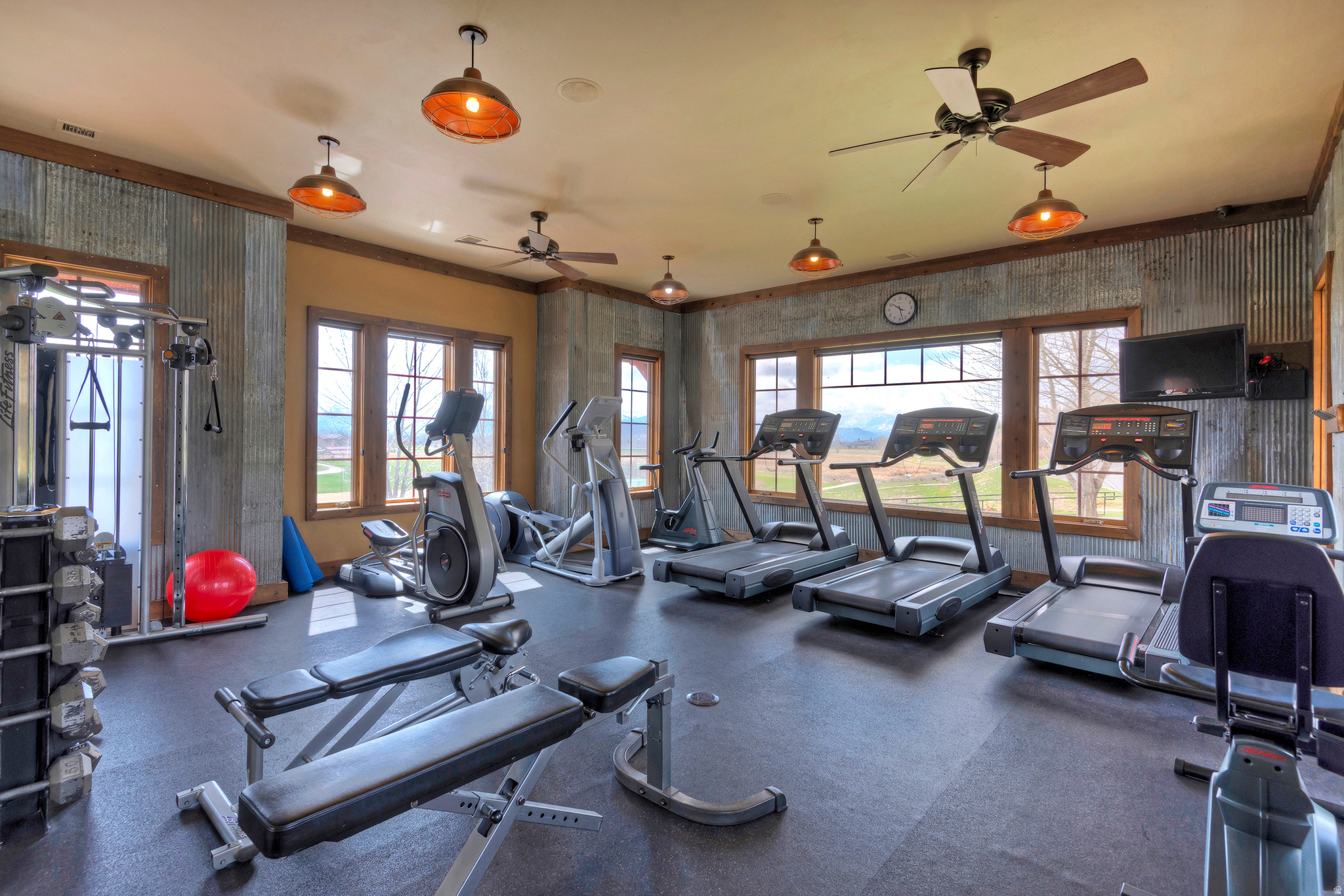 33 W VILLAGE CIR #23