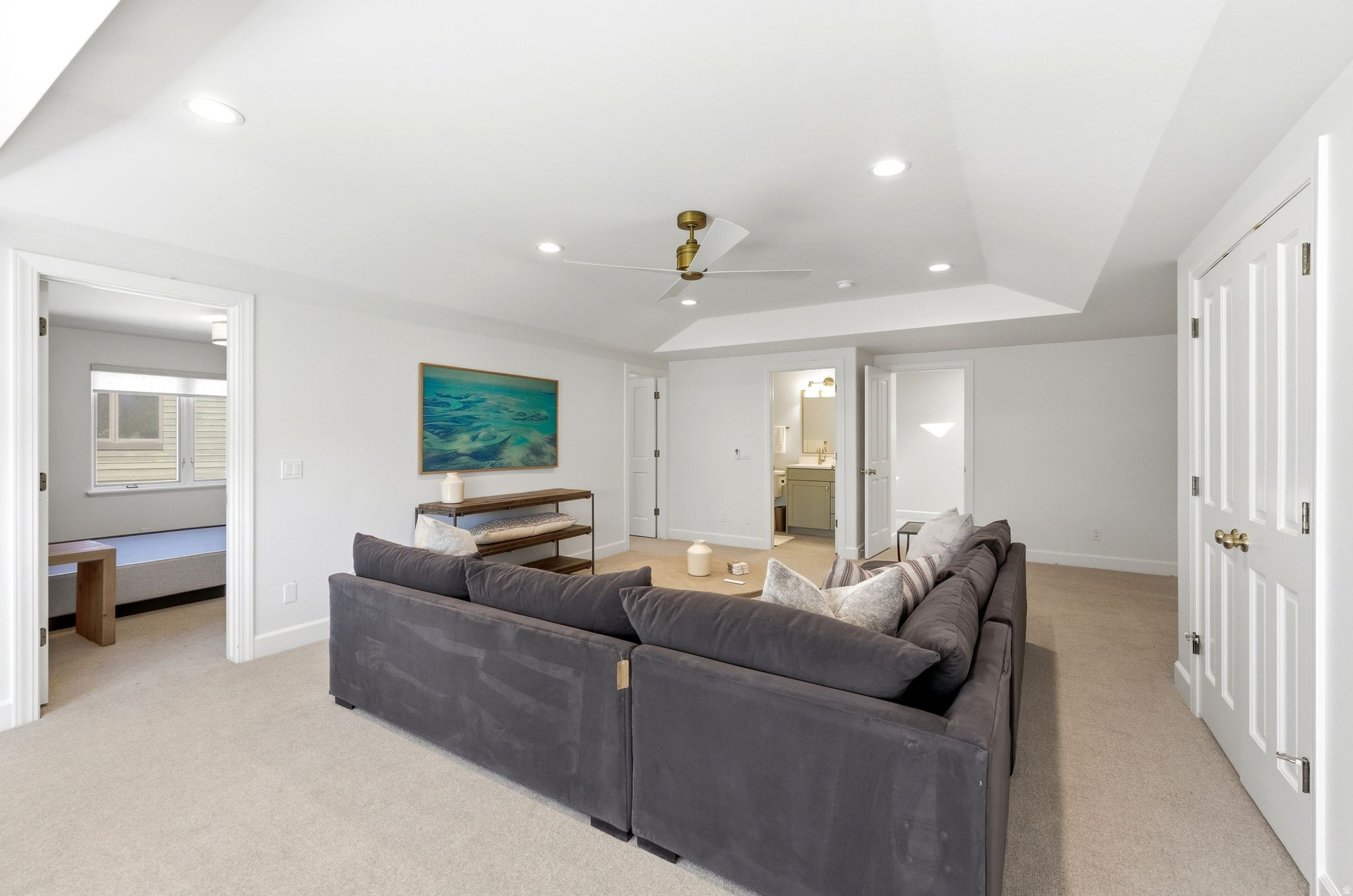 33 W VILLAGE CIR #23