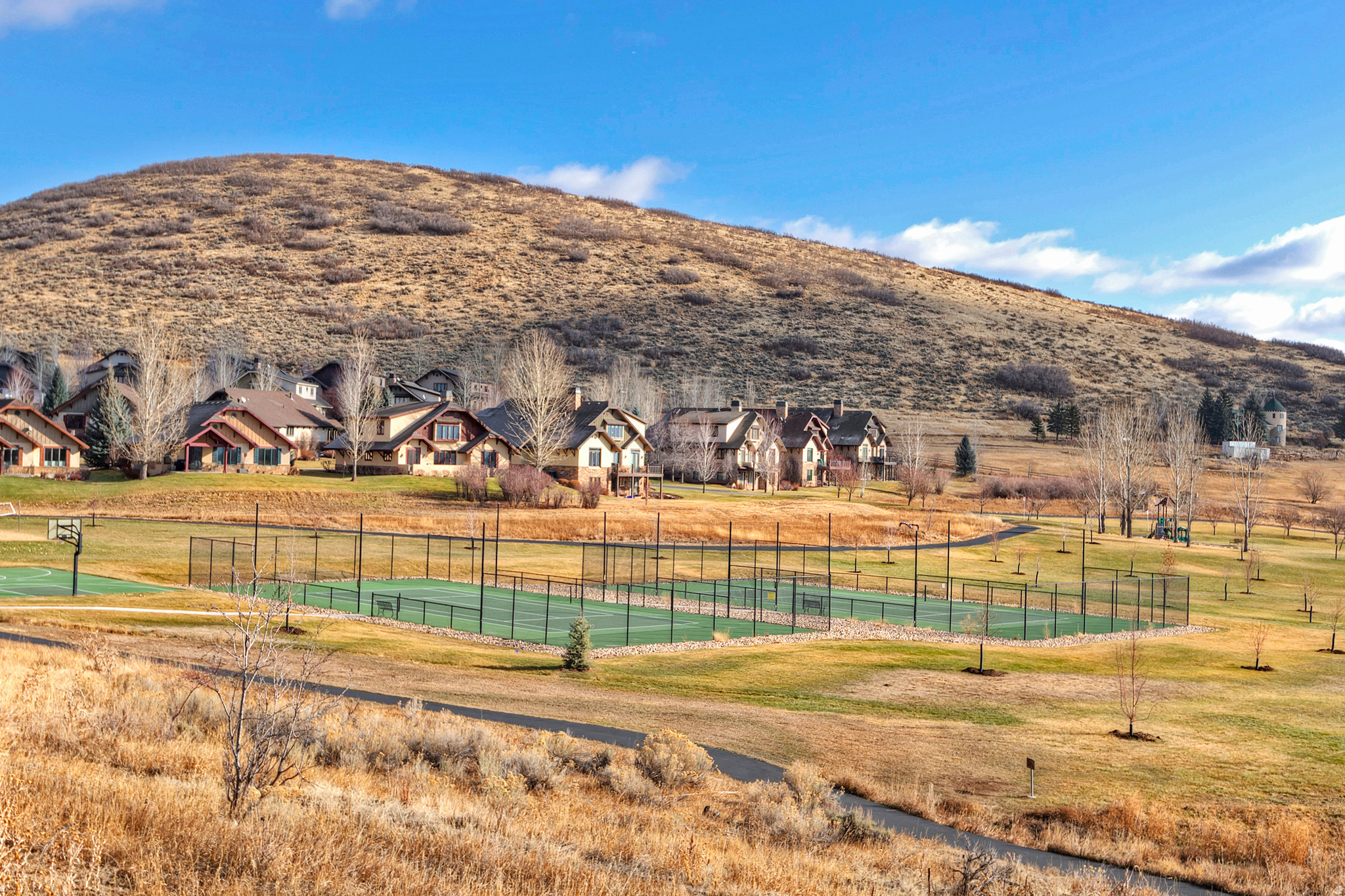 33 W VILLAGE CIR #23