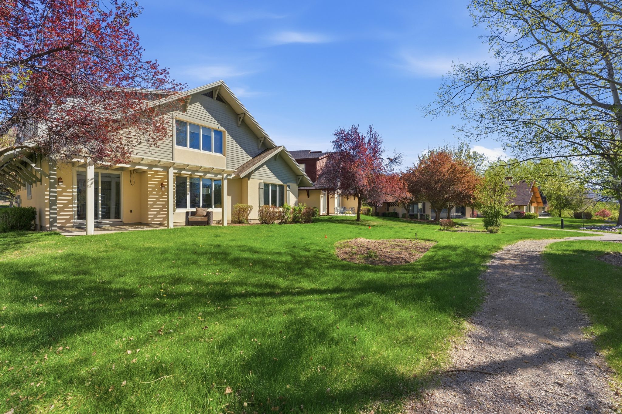 33 W VILLAGE CIR #23