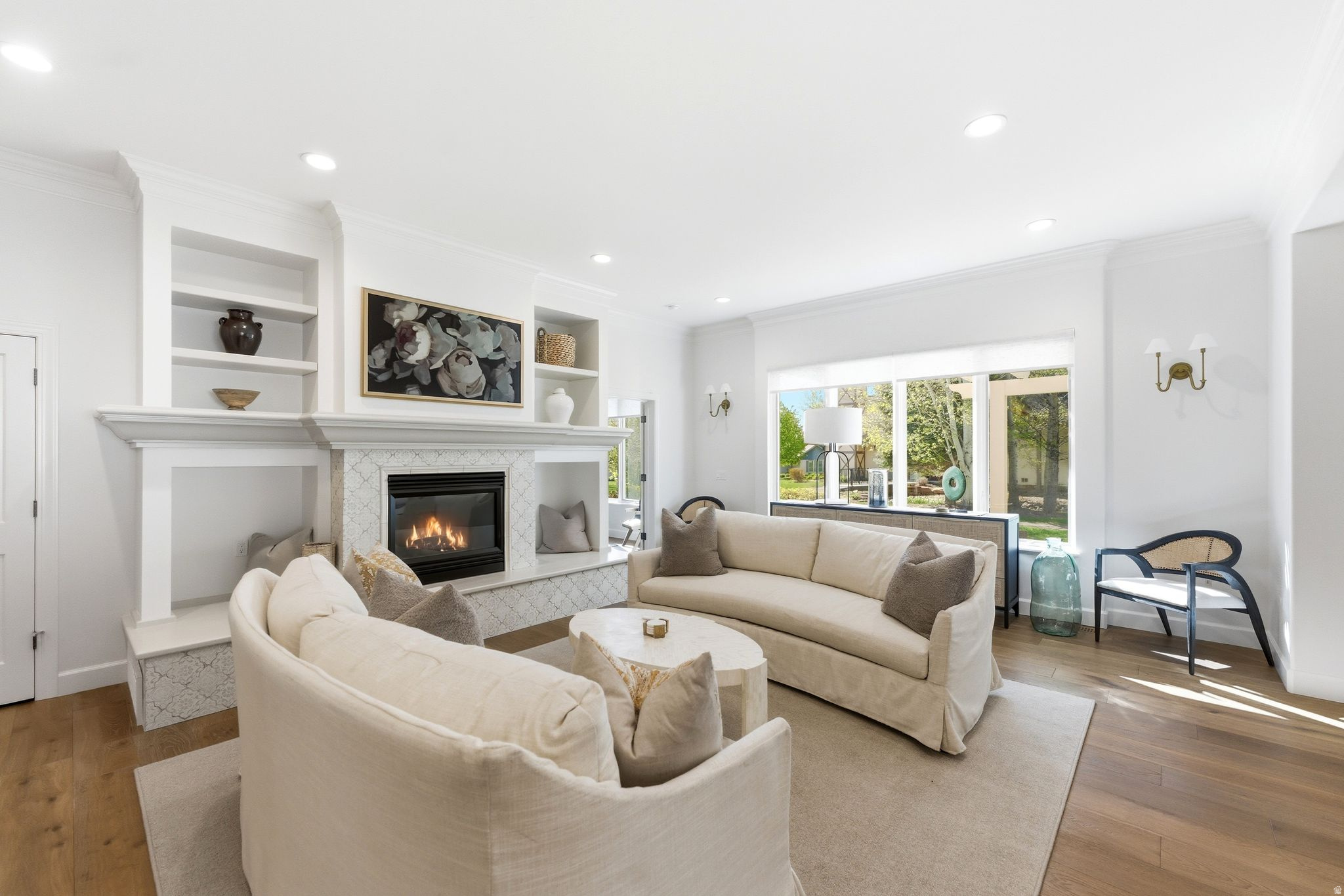 33 W VILLAGE CIR #23