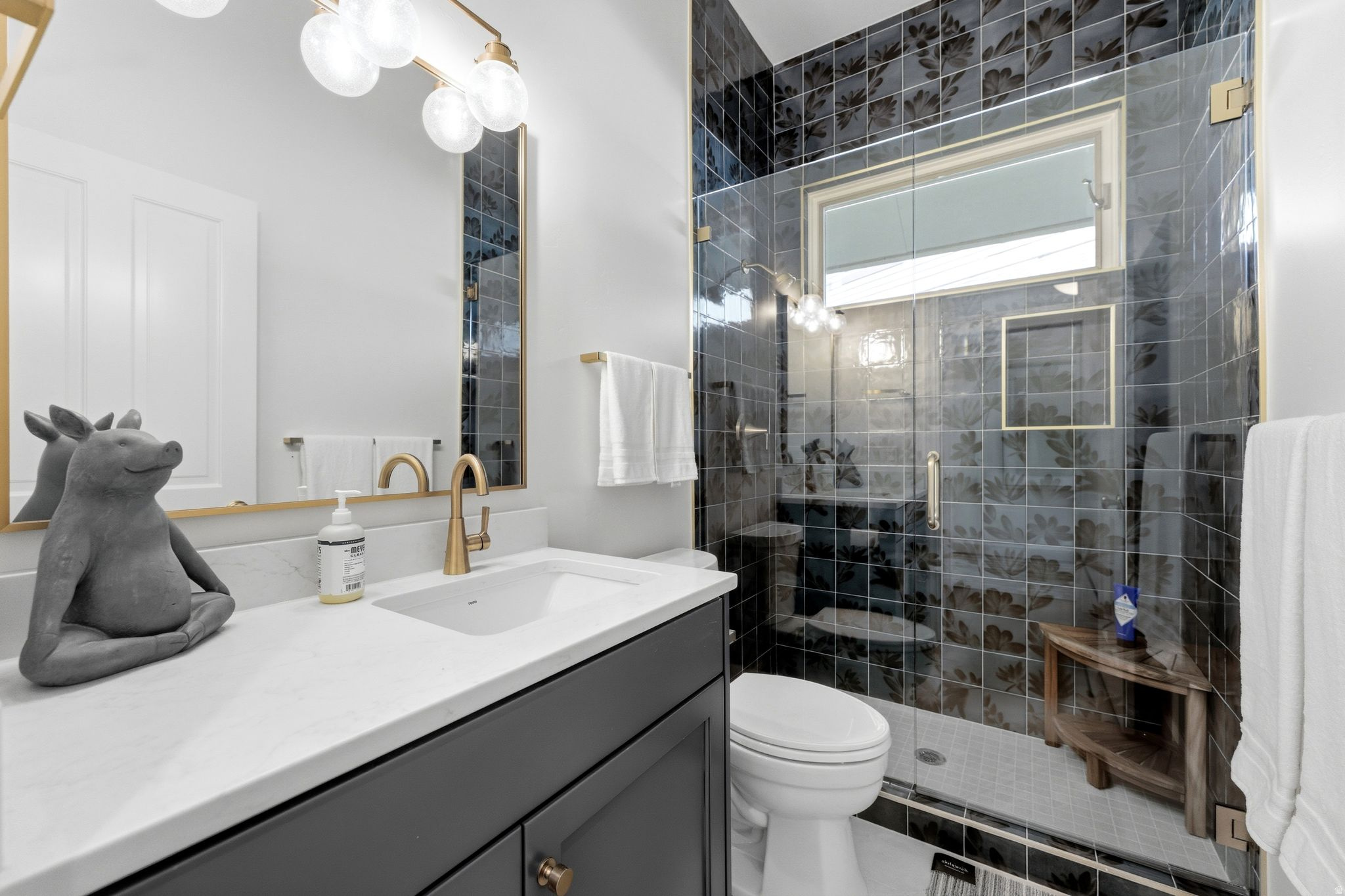 33 W VILLAGE CIR #23