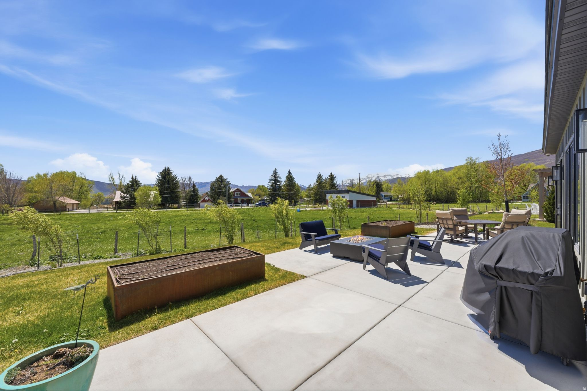 336 N FARMHOUSE LN