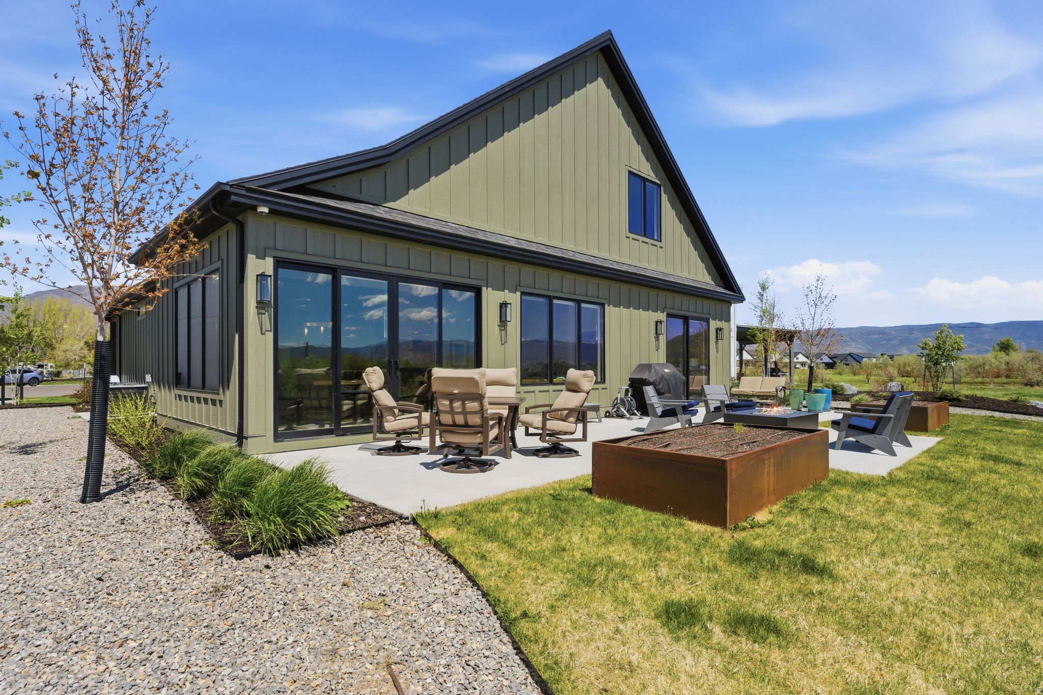 336 N FARMHOUSE LN
