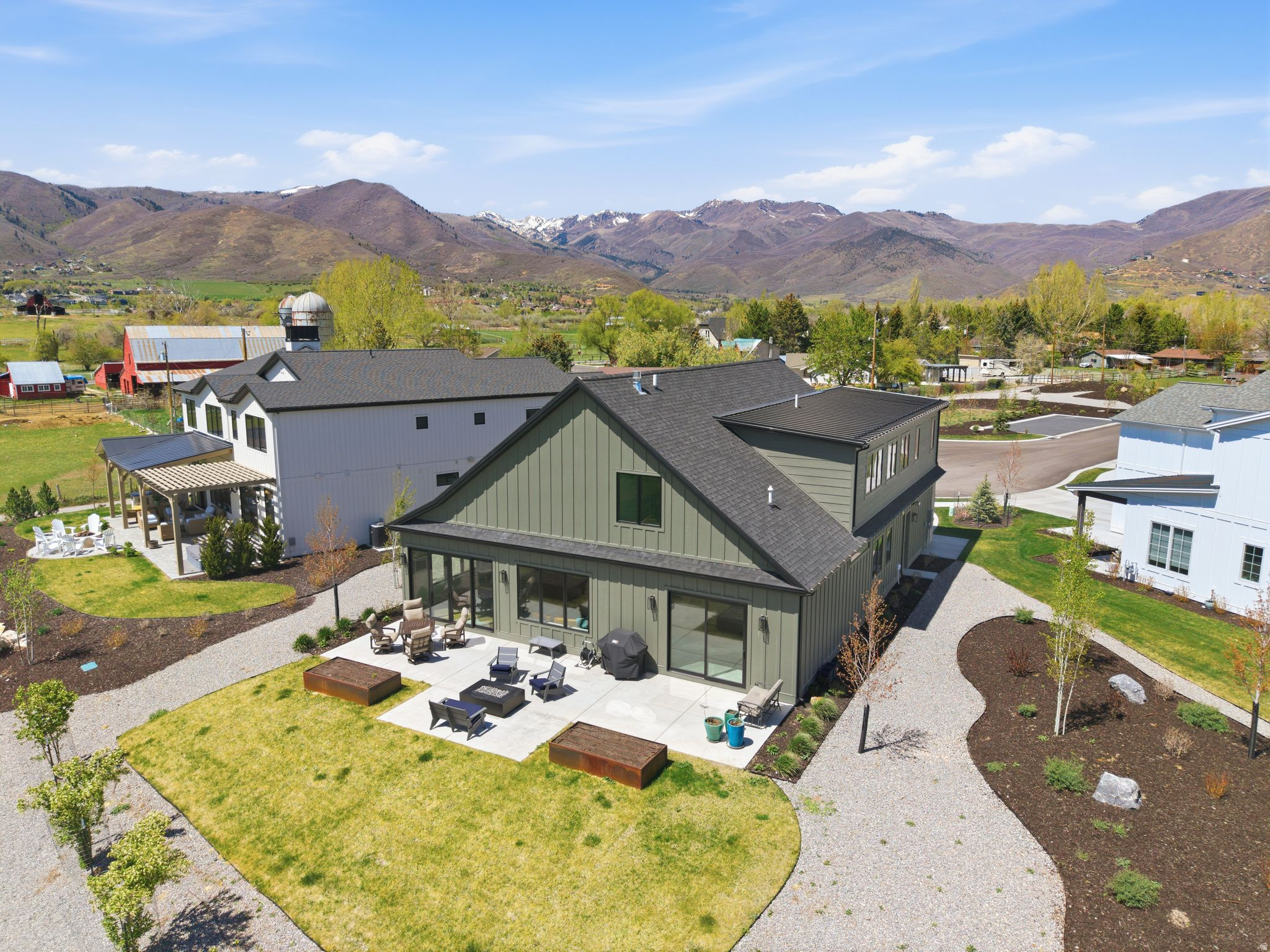 336 N FARMHOUSE LN