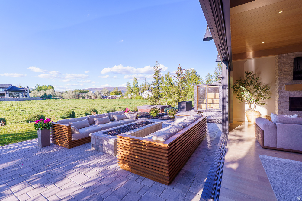 355 E ROCKWELL CIR