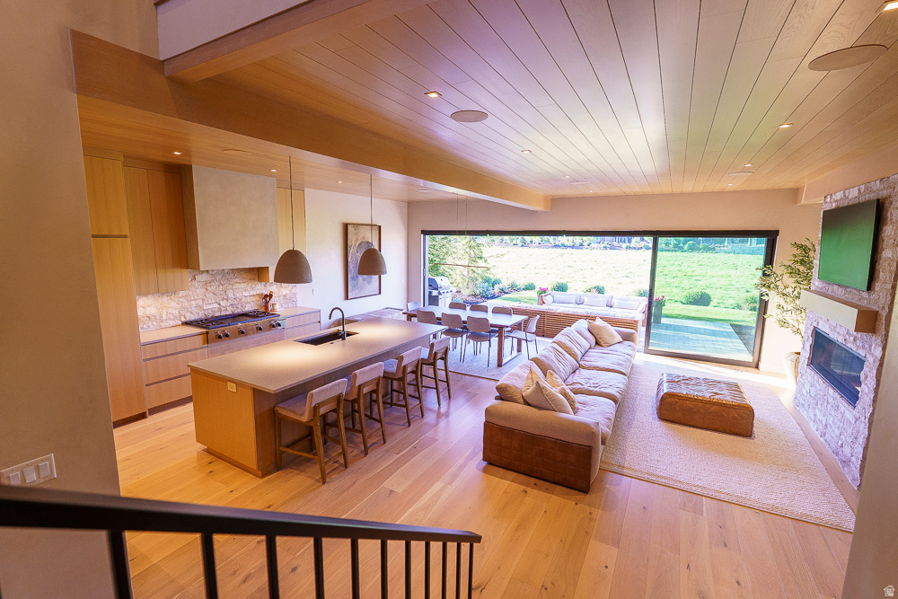 355 E ROCKWELL CIR