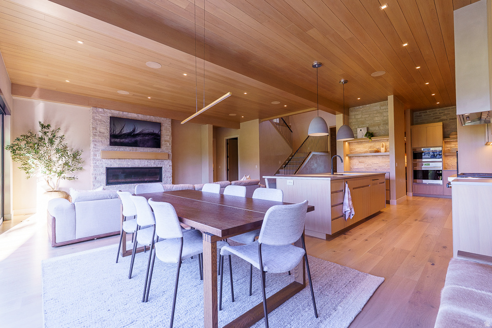 355 E ROCKWELL CIR