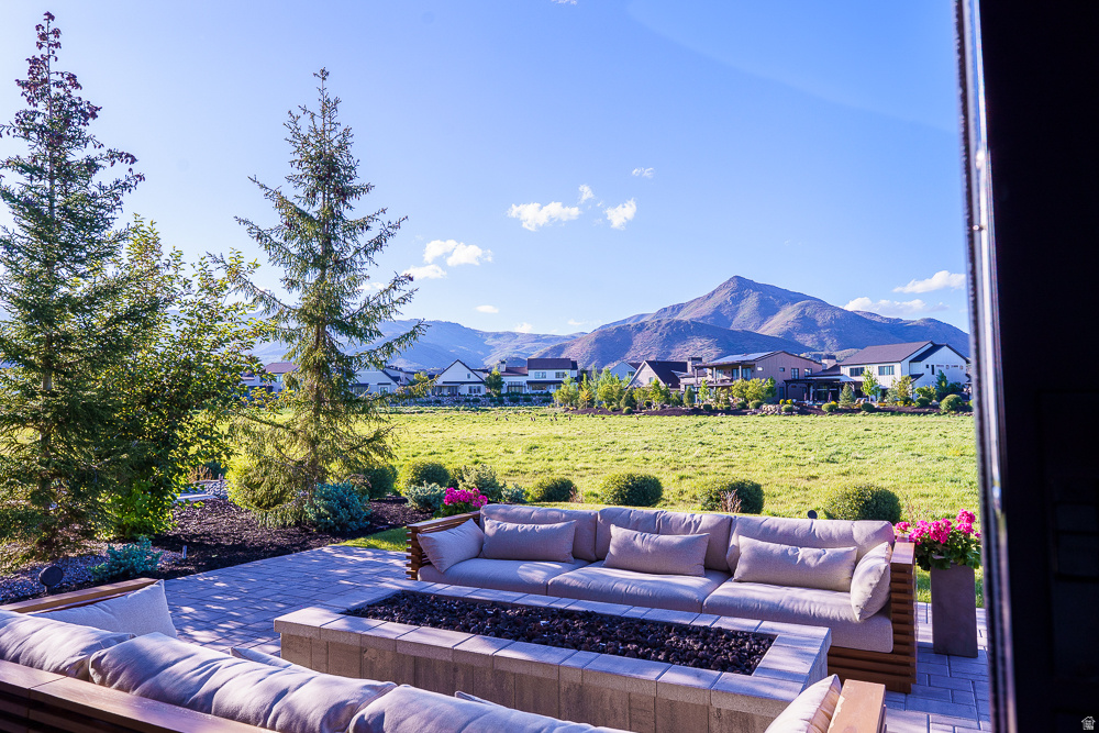 355 E ROCKWELL CIR