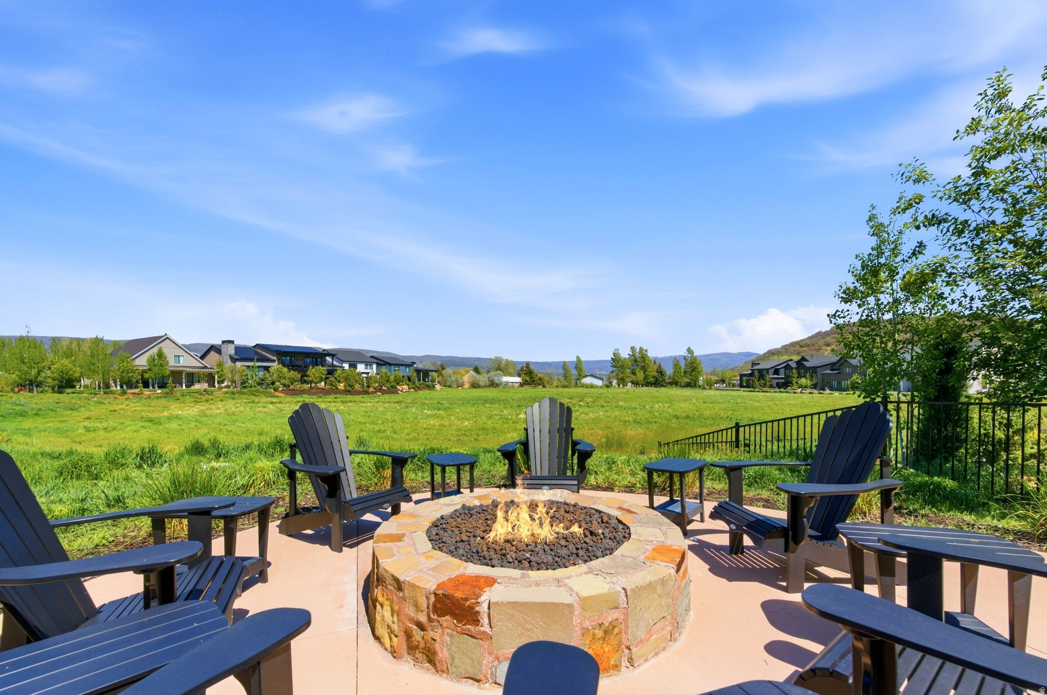 452 N FARM LN
