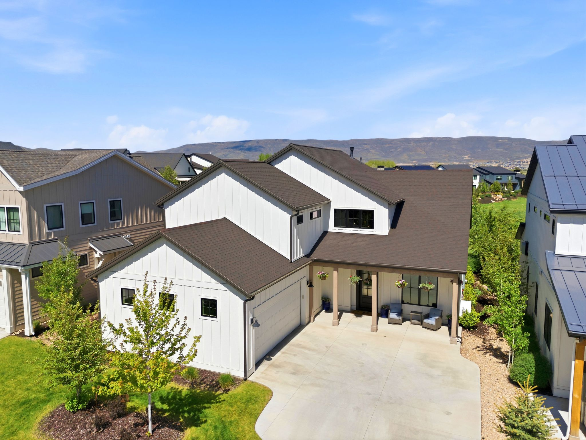 452 N FARM LN