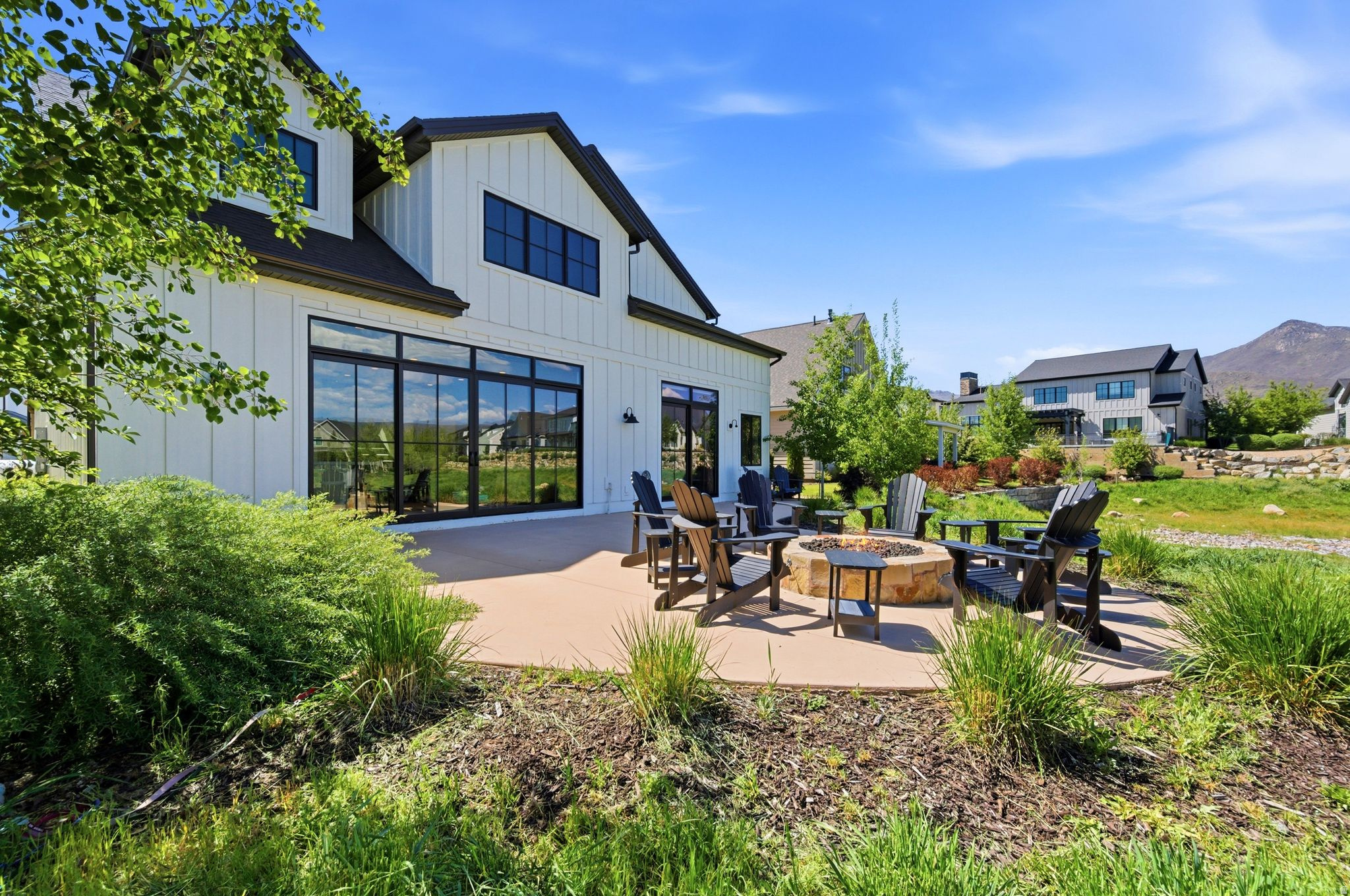 452 N FARM LN