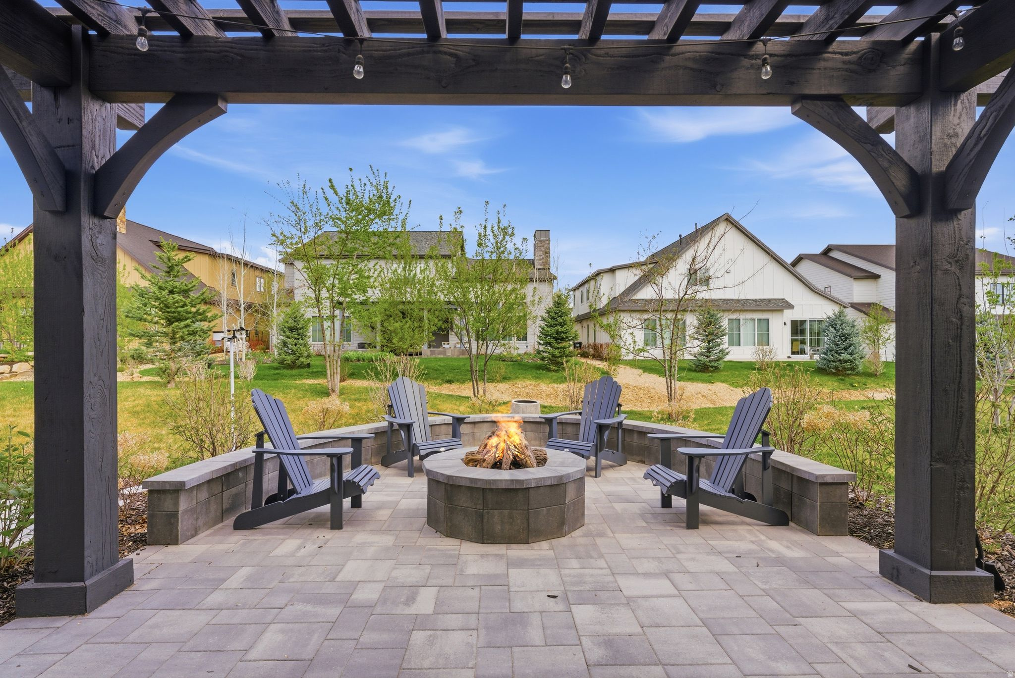 512 N FARMHOUSE WAY