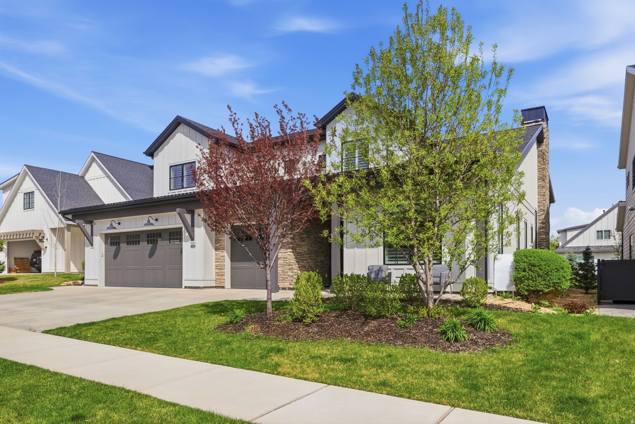 512 N FARMHOUSE WAY