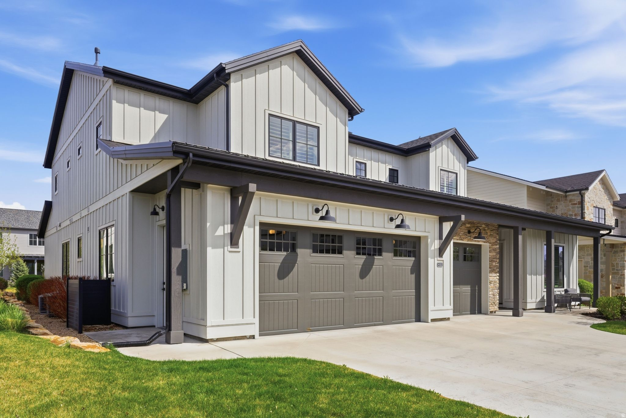 512 N FARMHOUSE WAY