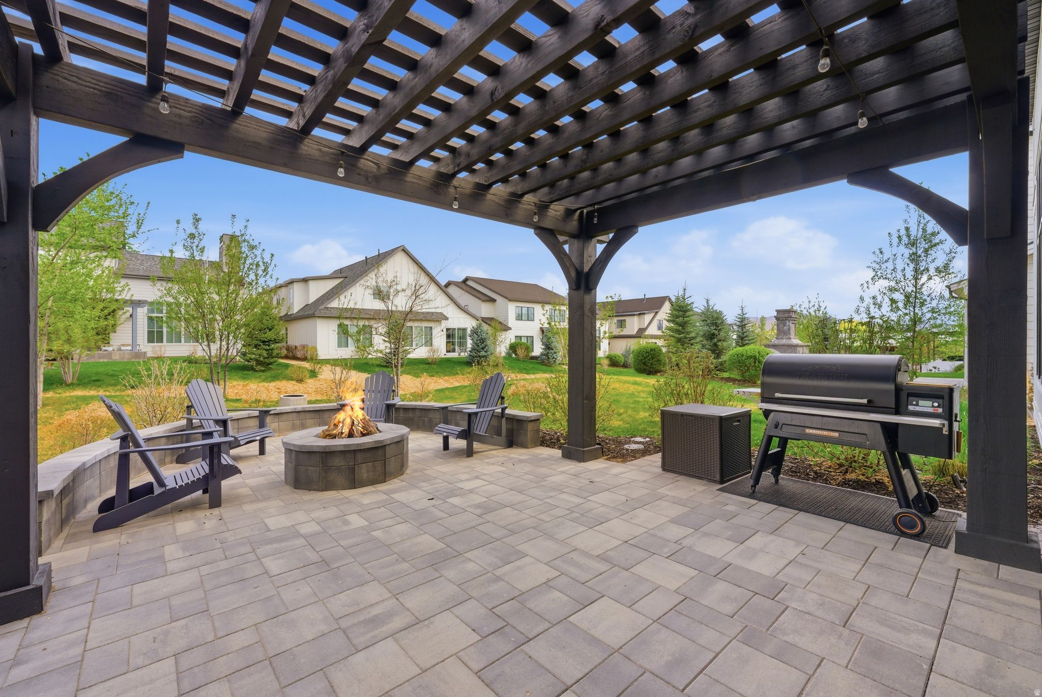 512 N FARMHOUSE WAY