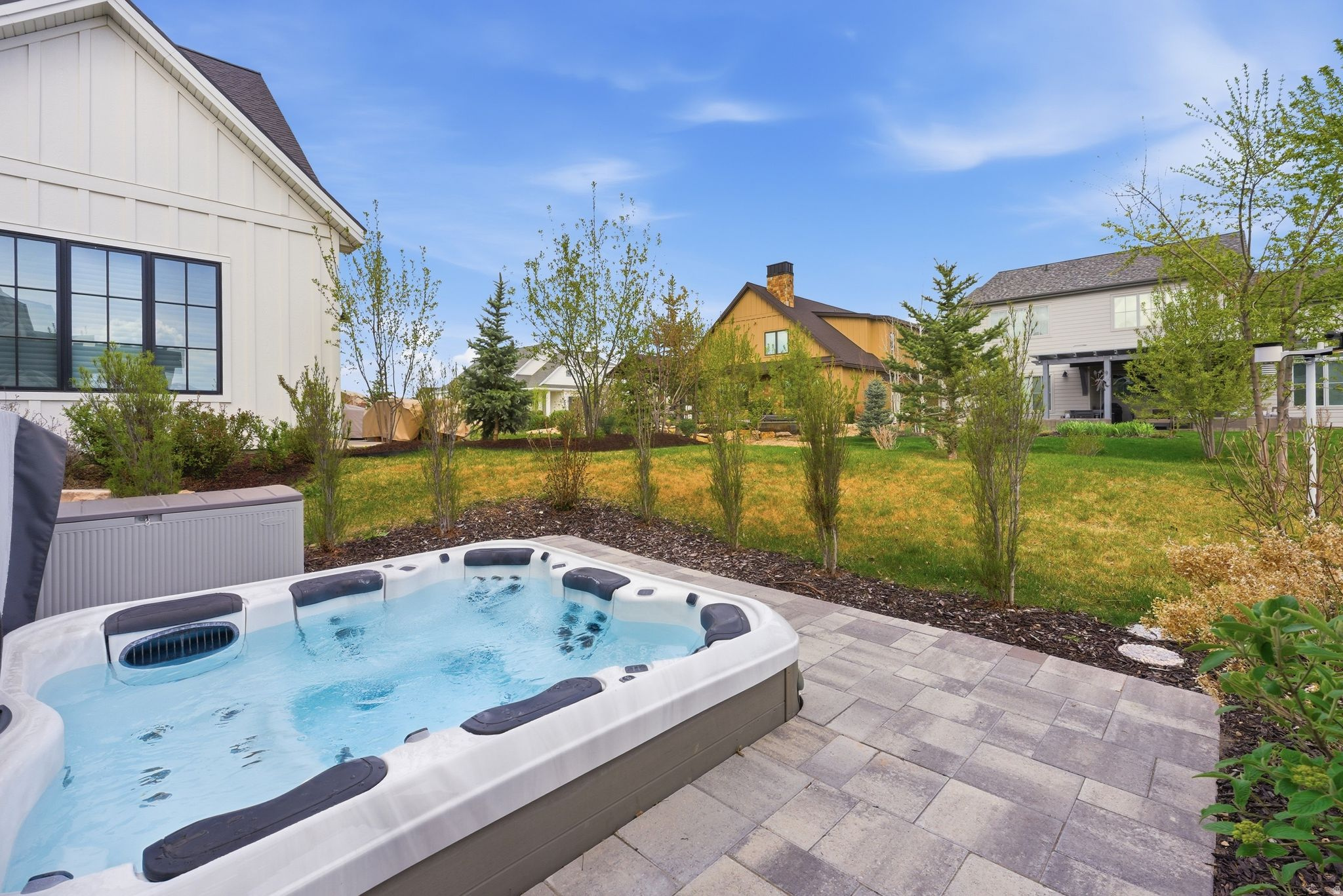512 N FARMHOUSE WAY