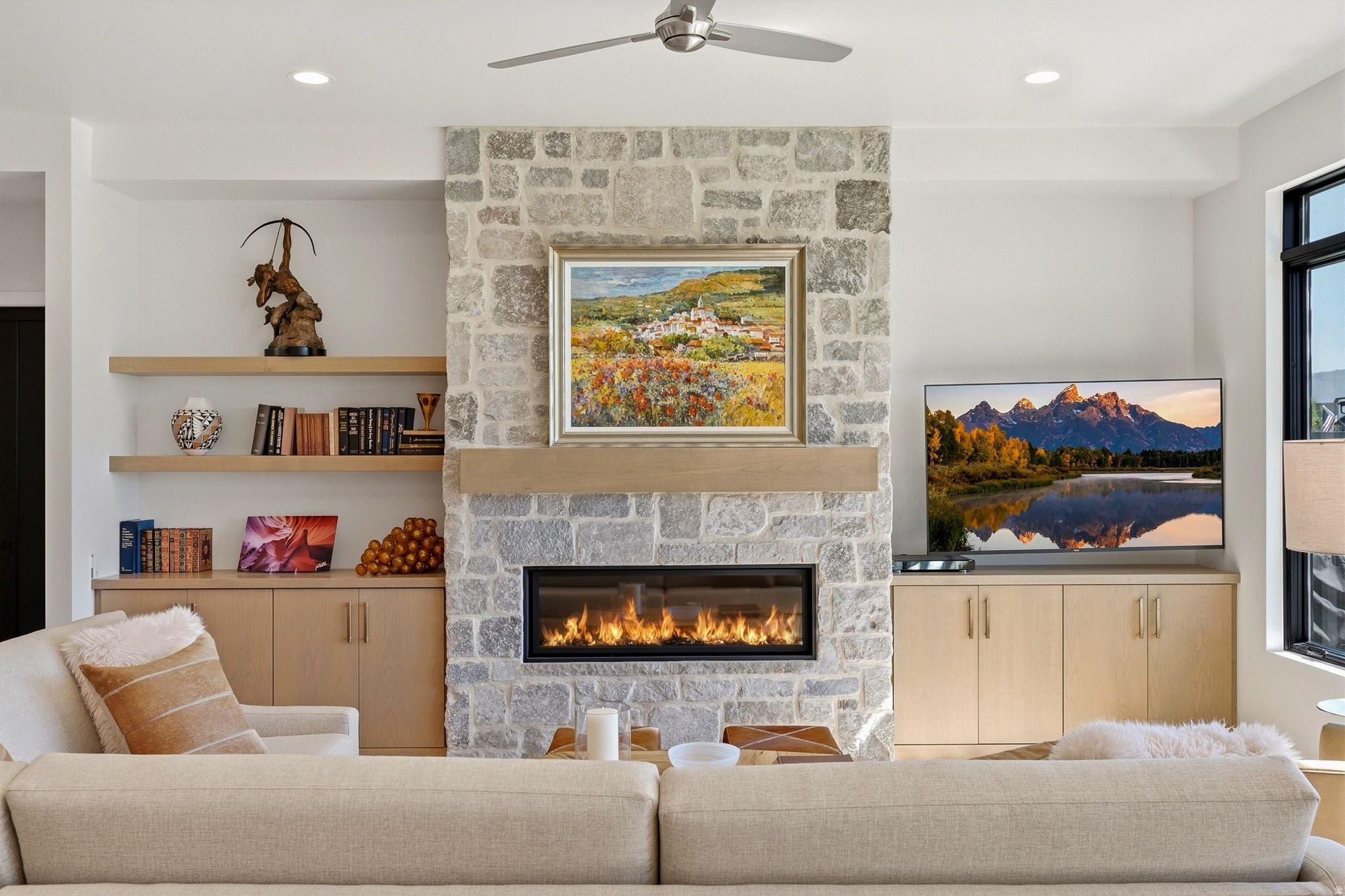 346 N FARMHOUSE LN