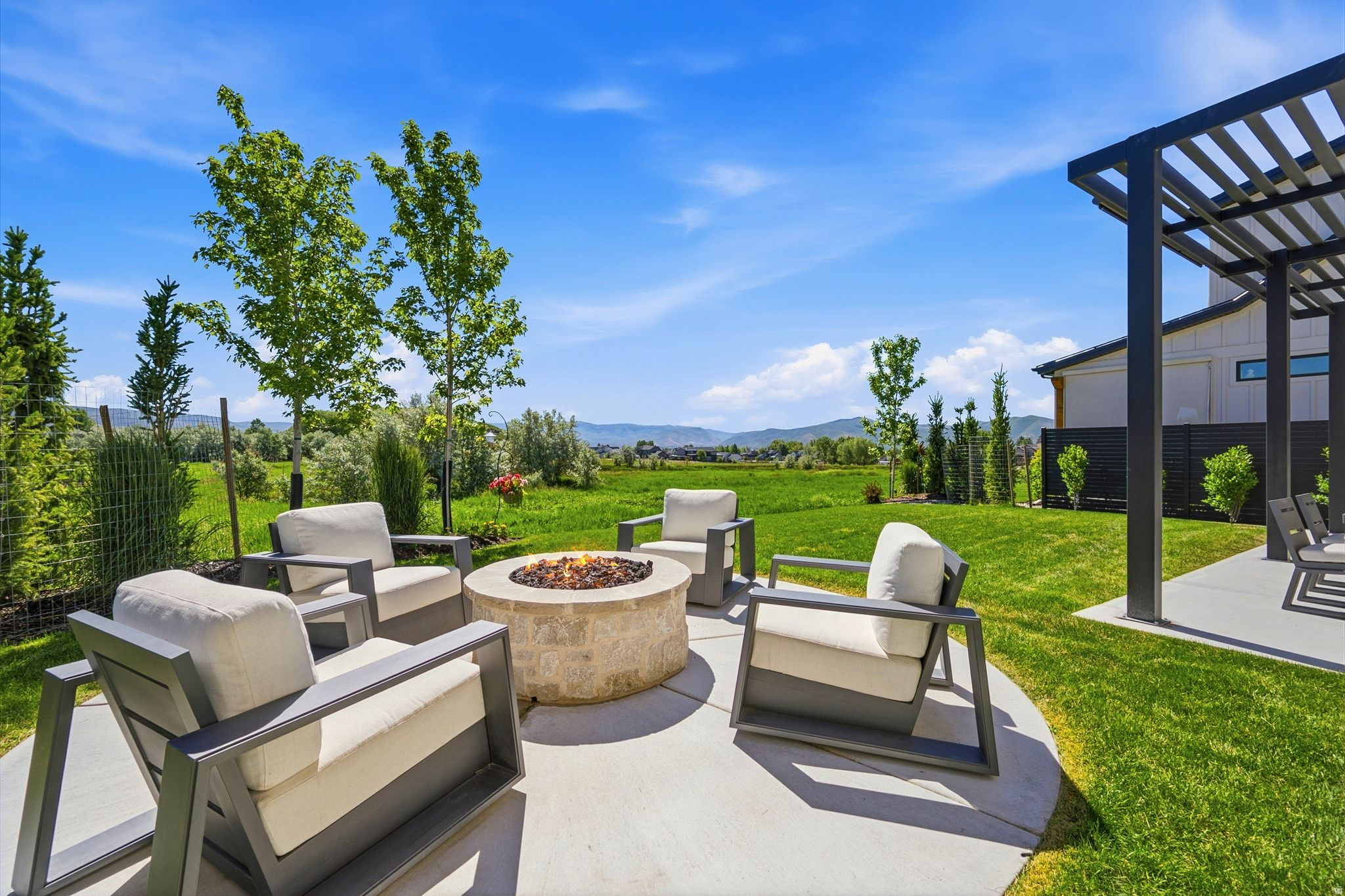 346 N FARMHOUSE LN