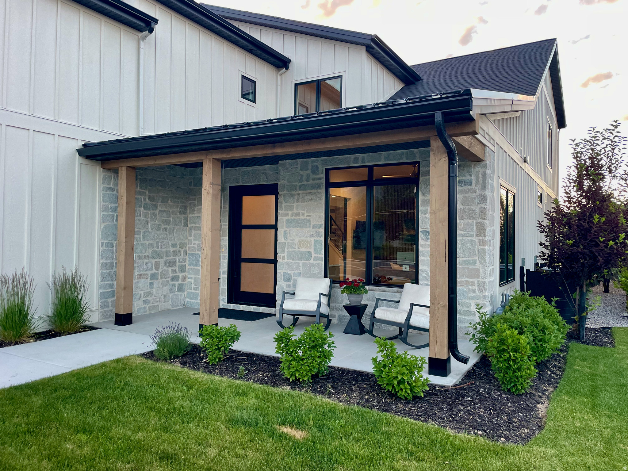 346 N FARMHOUSE LN