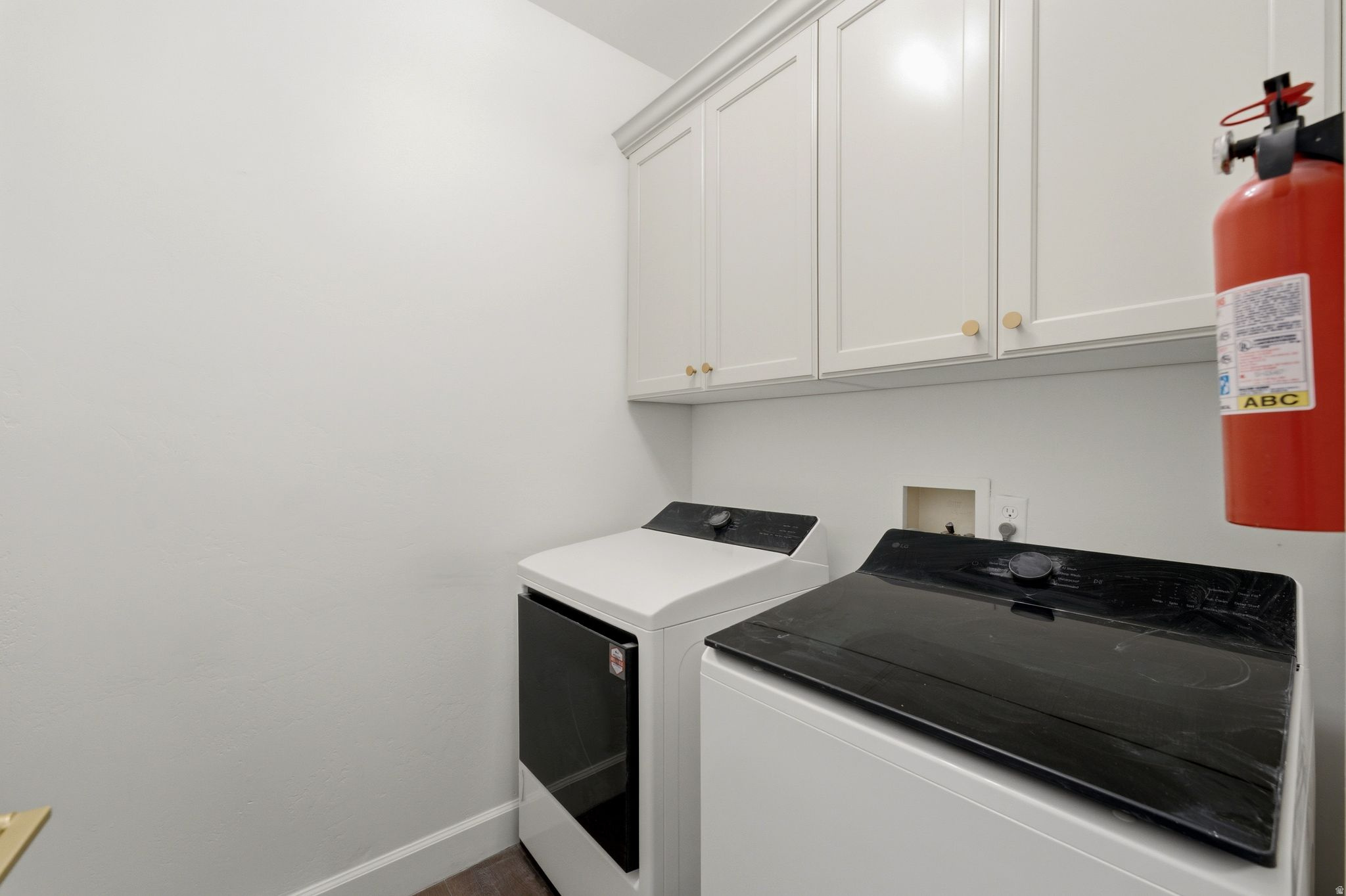 12 W VILLAGE CIR