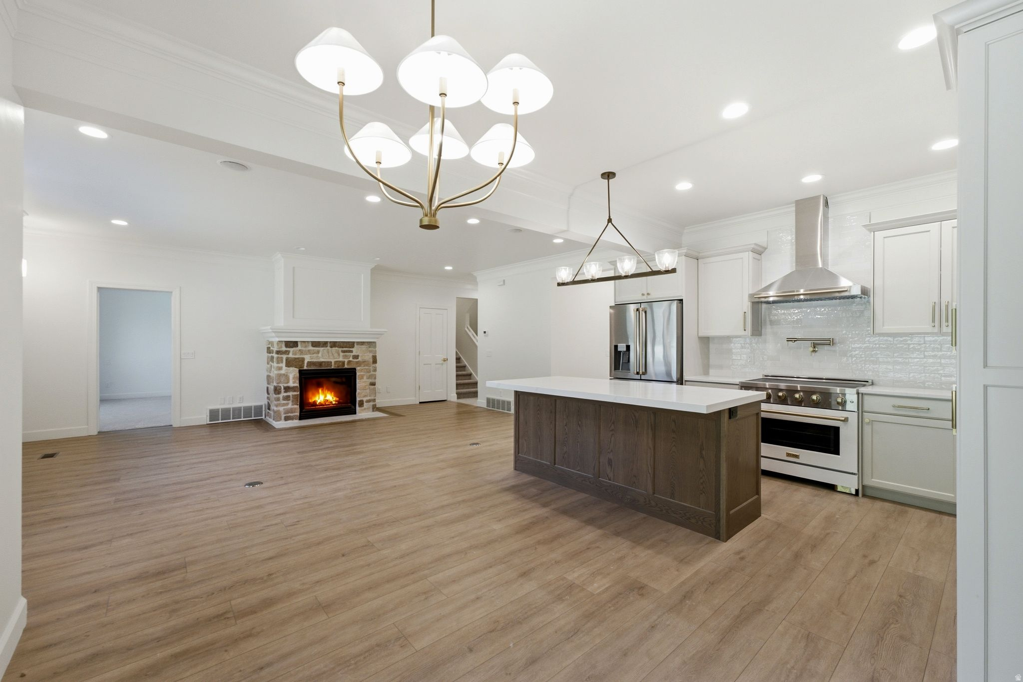 12 W VILLAGE CIR