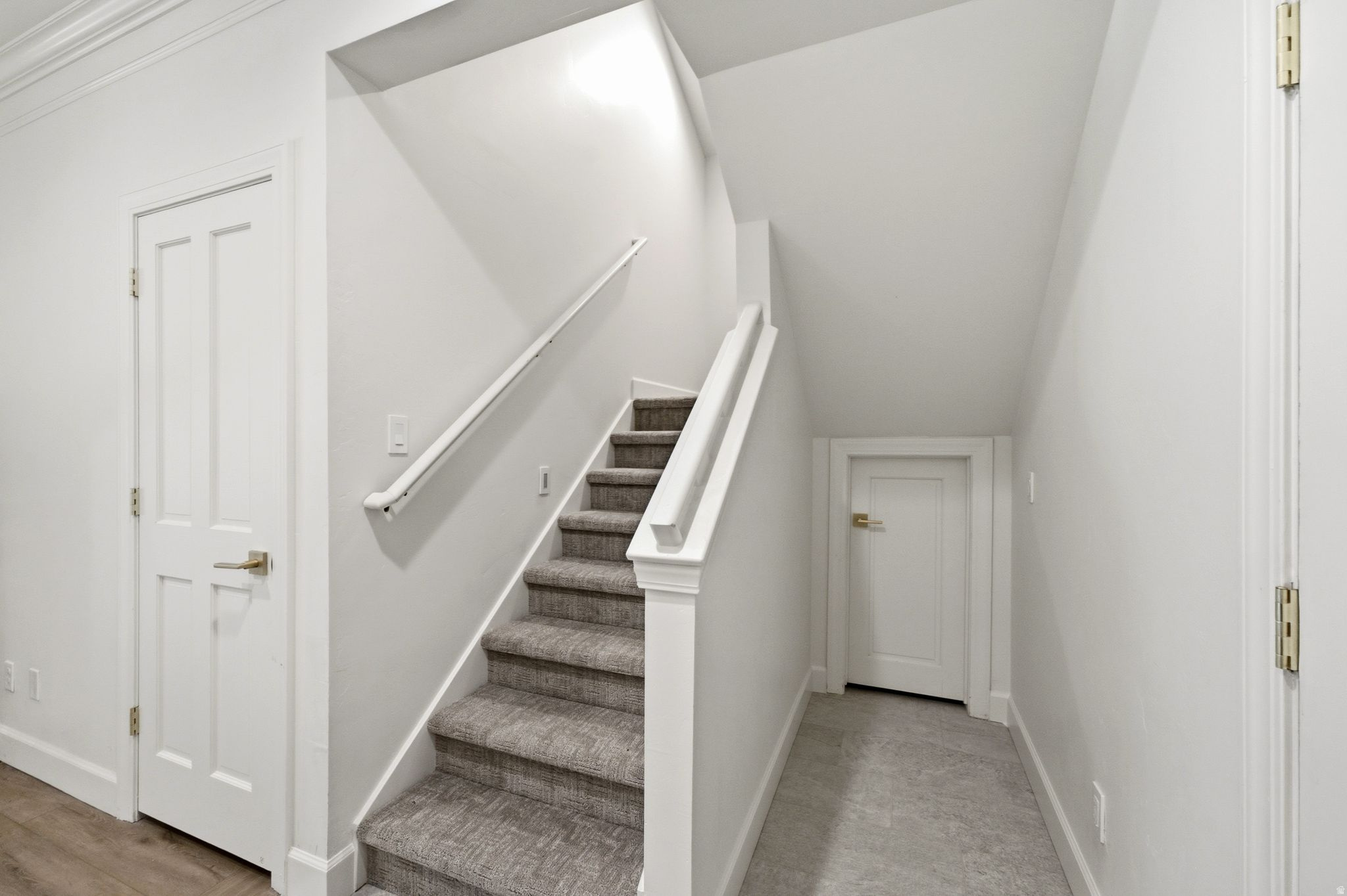 12 W VILLAGE CIR