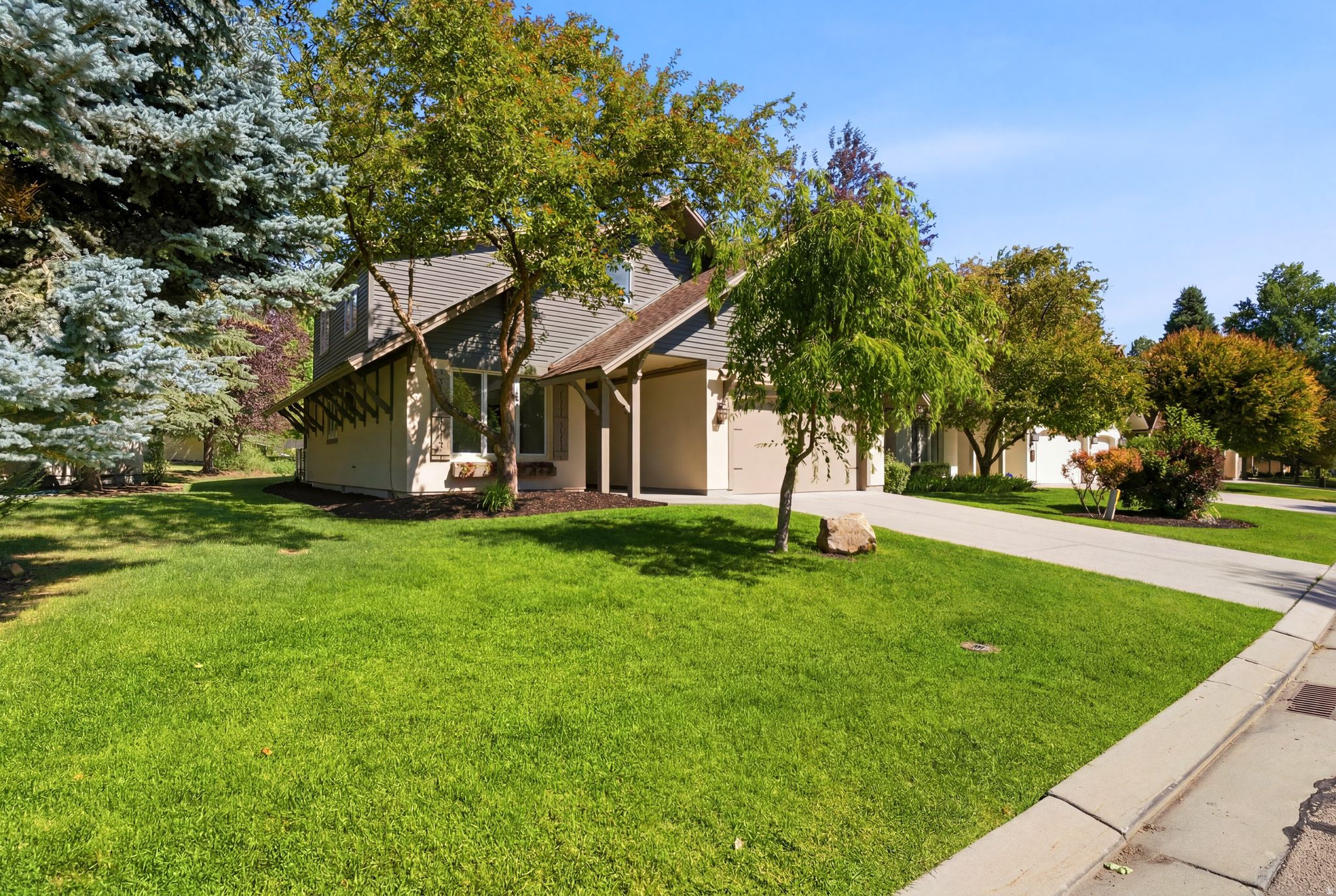 12 W VILLAGE CIR