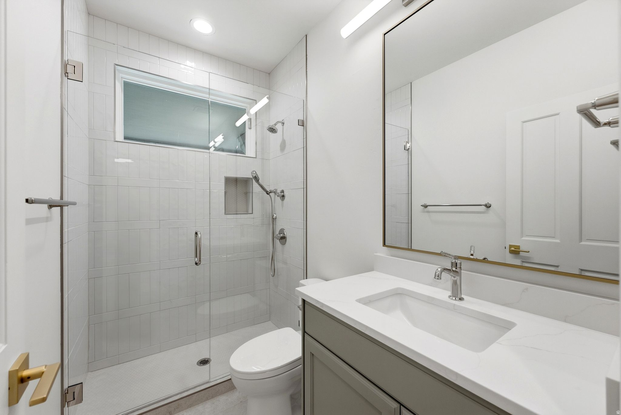 12 W VILLAGE CIR