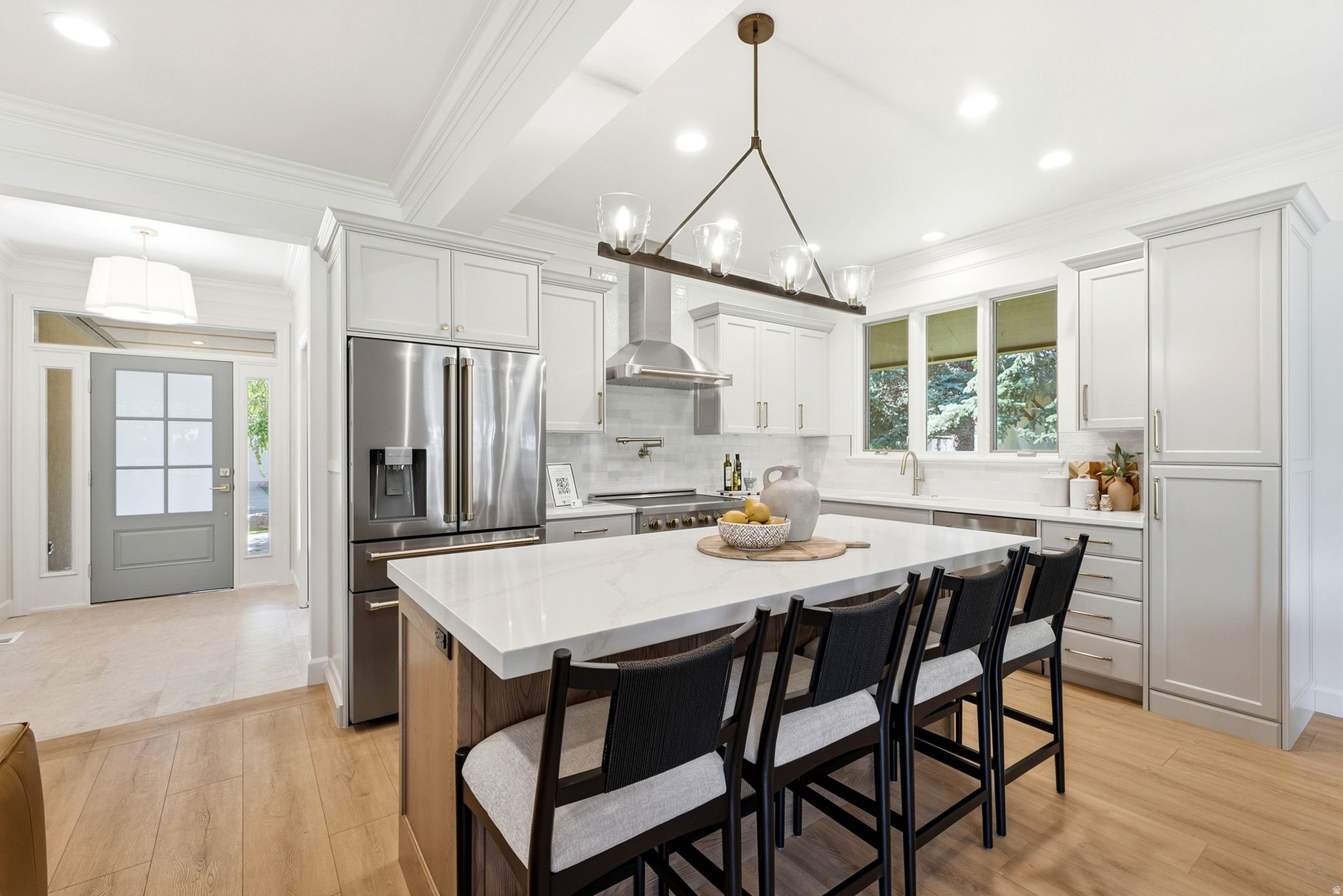 12 W VILLAGE CIR