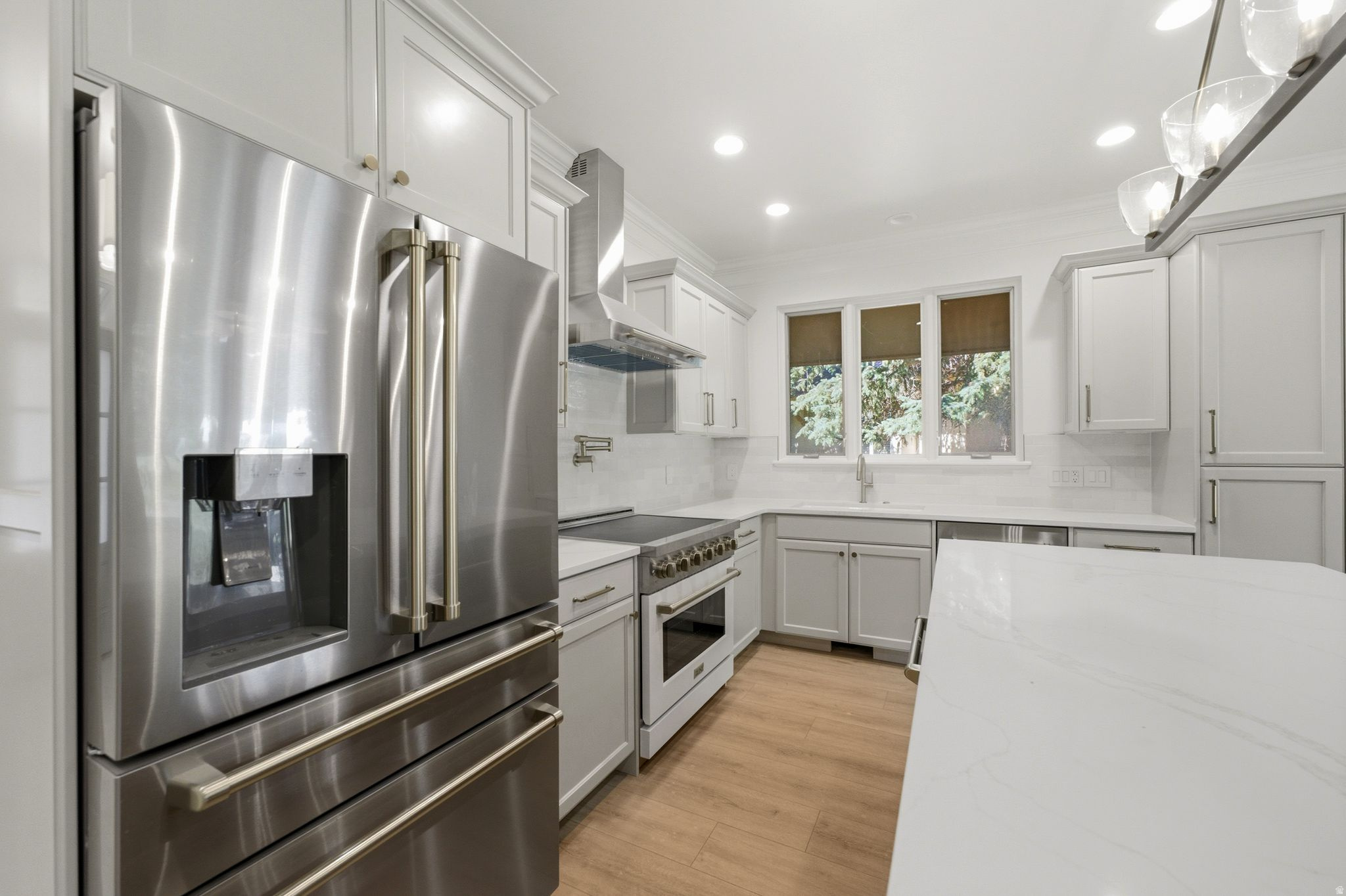12 W VILLAGE CIR