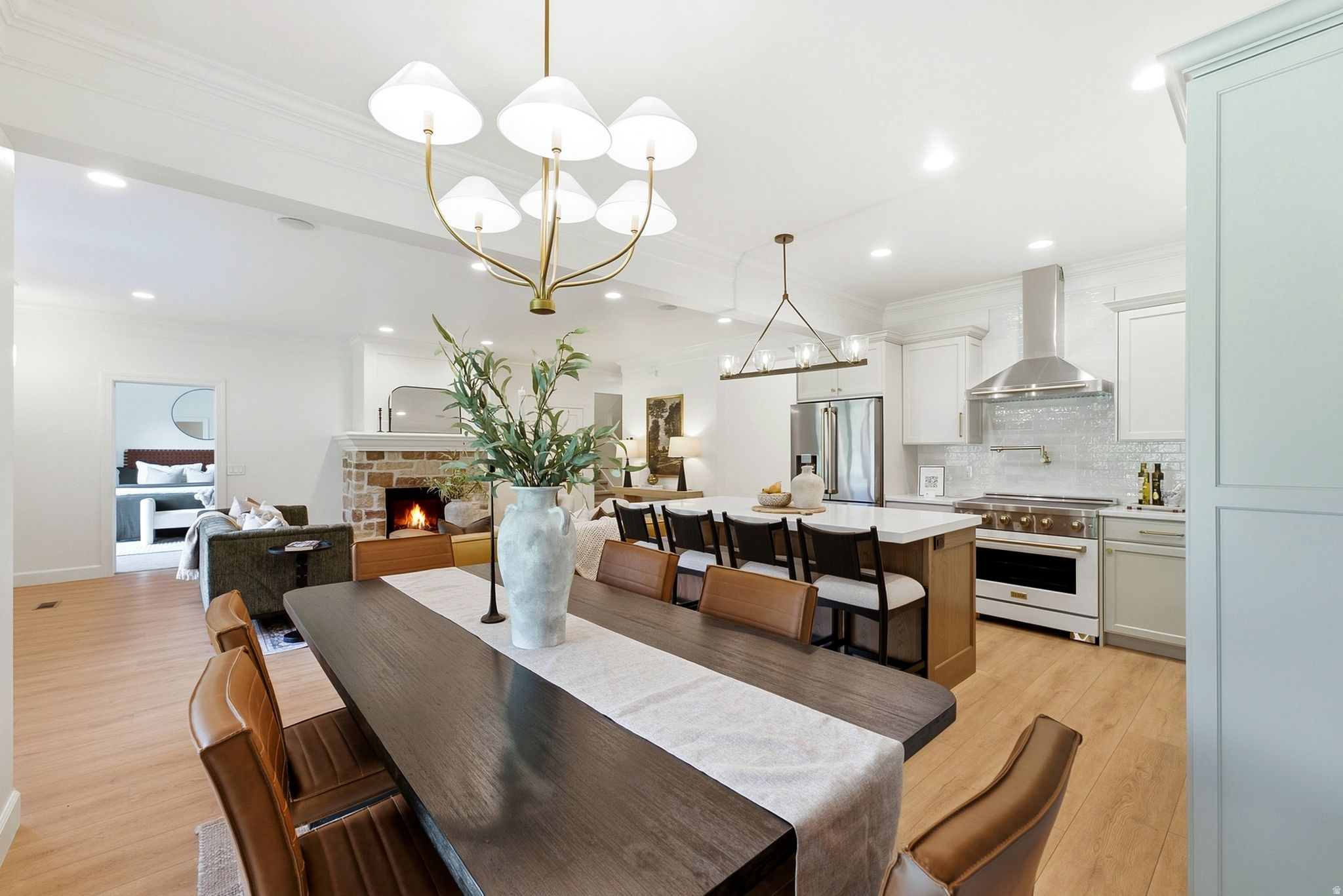 12 W VILLAGE CIR