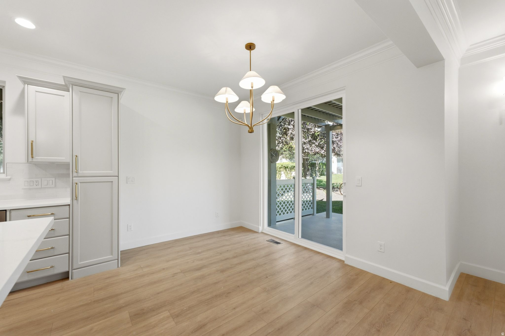 12 W VILLAGE CIR