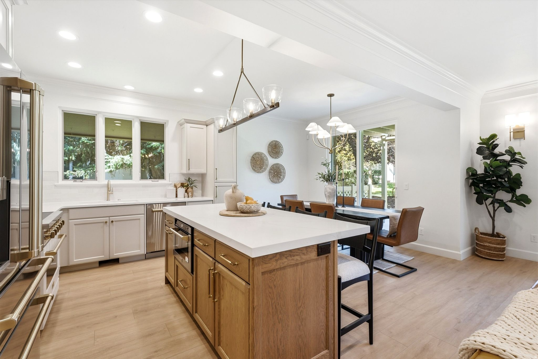 12 W VILLAGE CIR