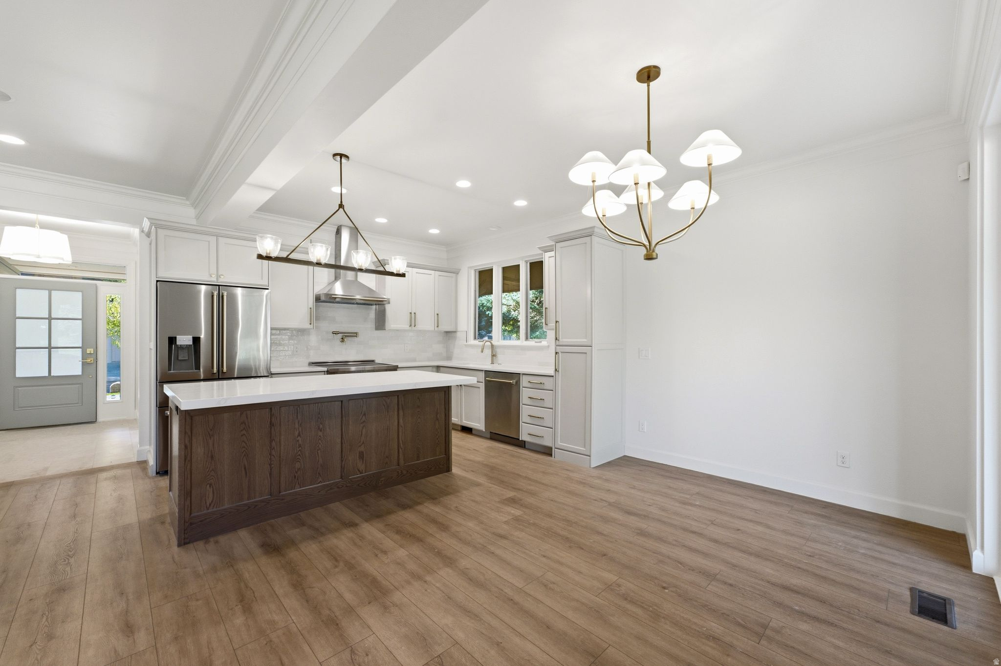 12 W VILLAGE CIR