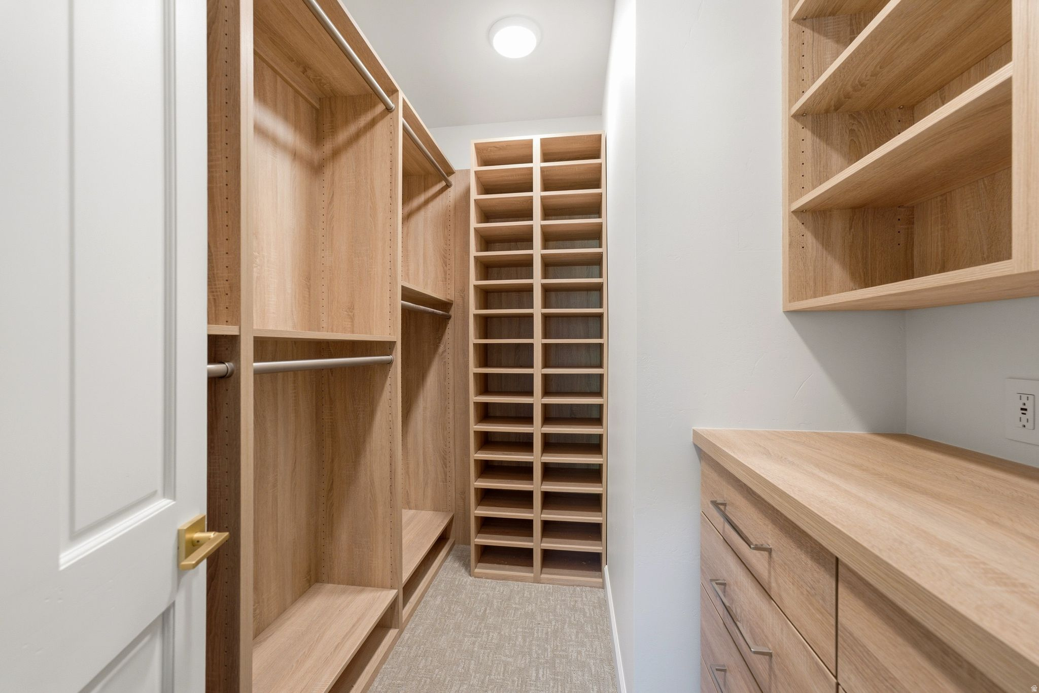 12 W VILLAGE CIR
