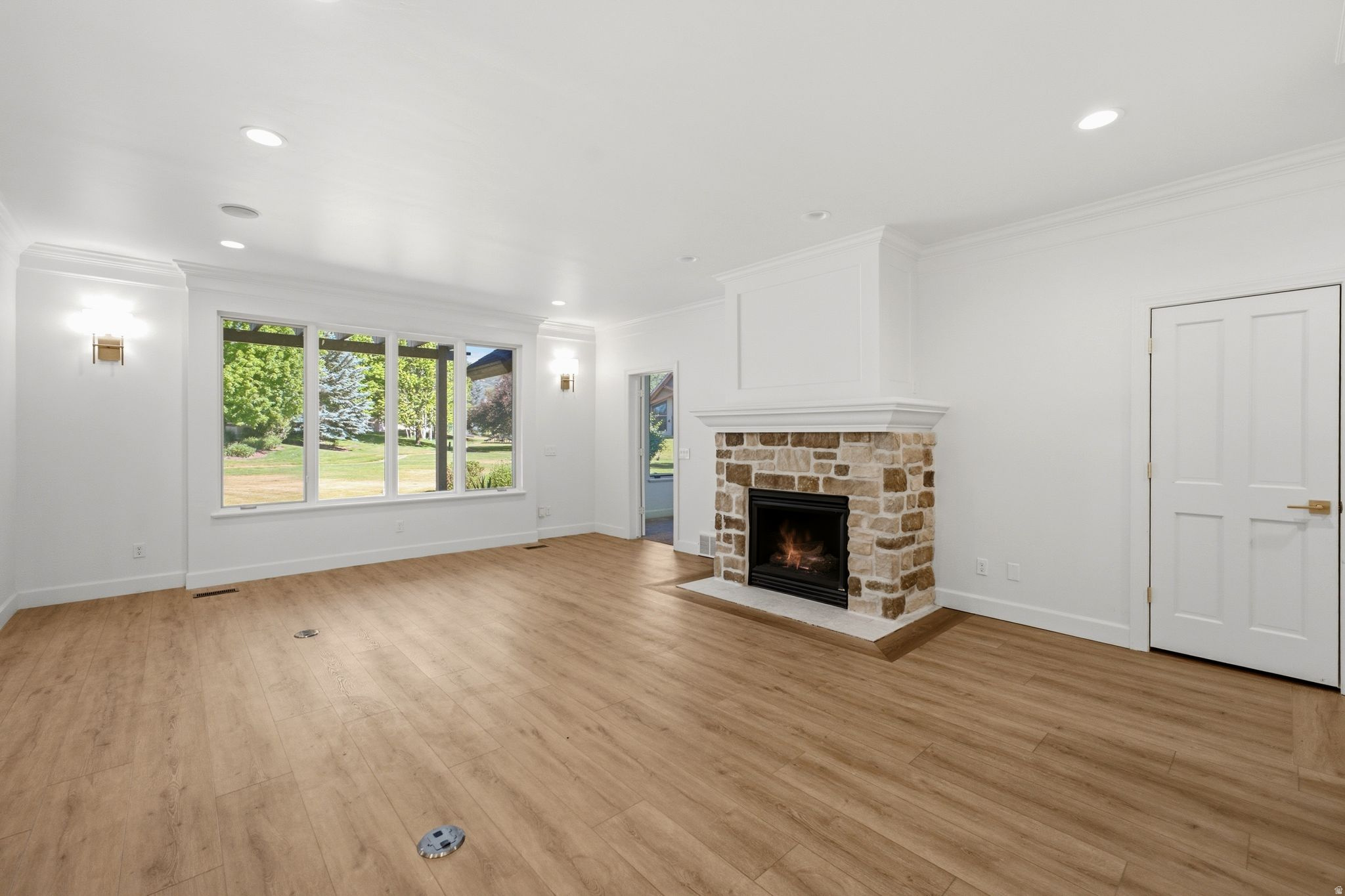 12 W VILLAGE CIR