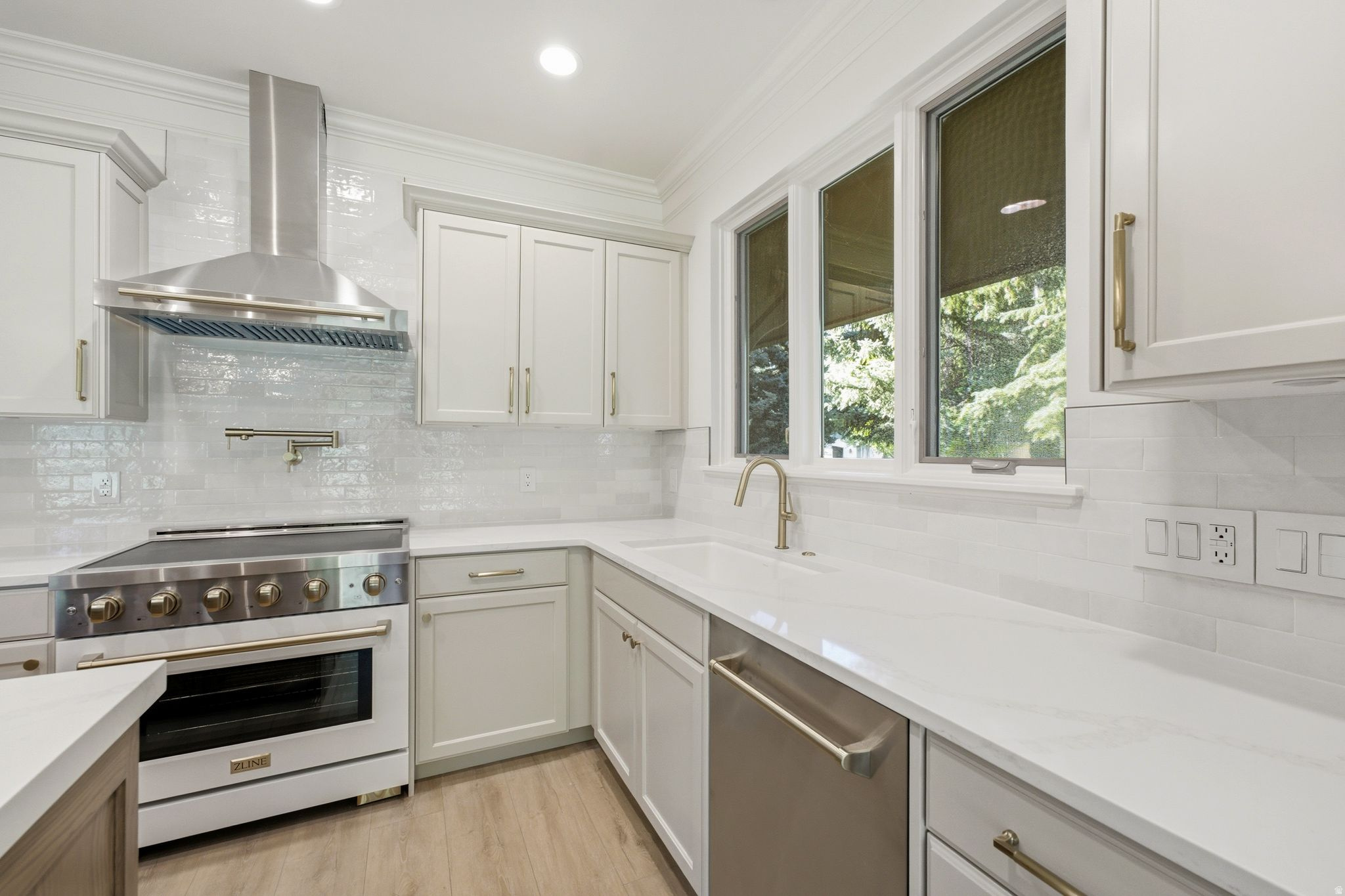 12 W VILLAGE CIR