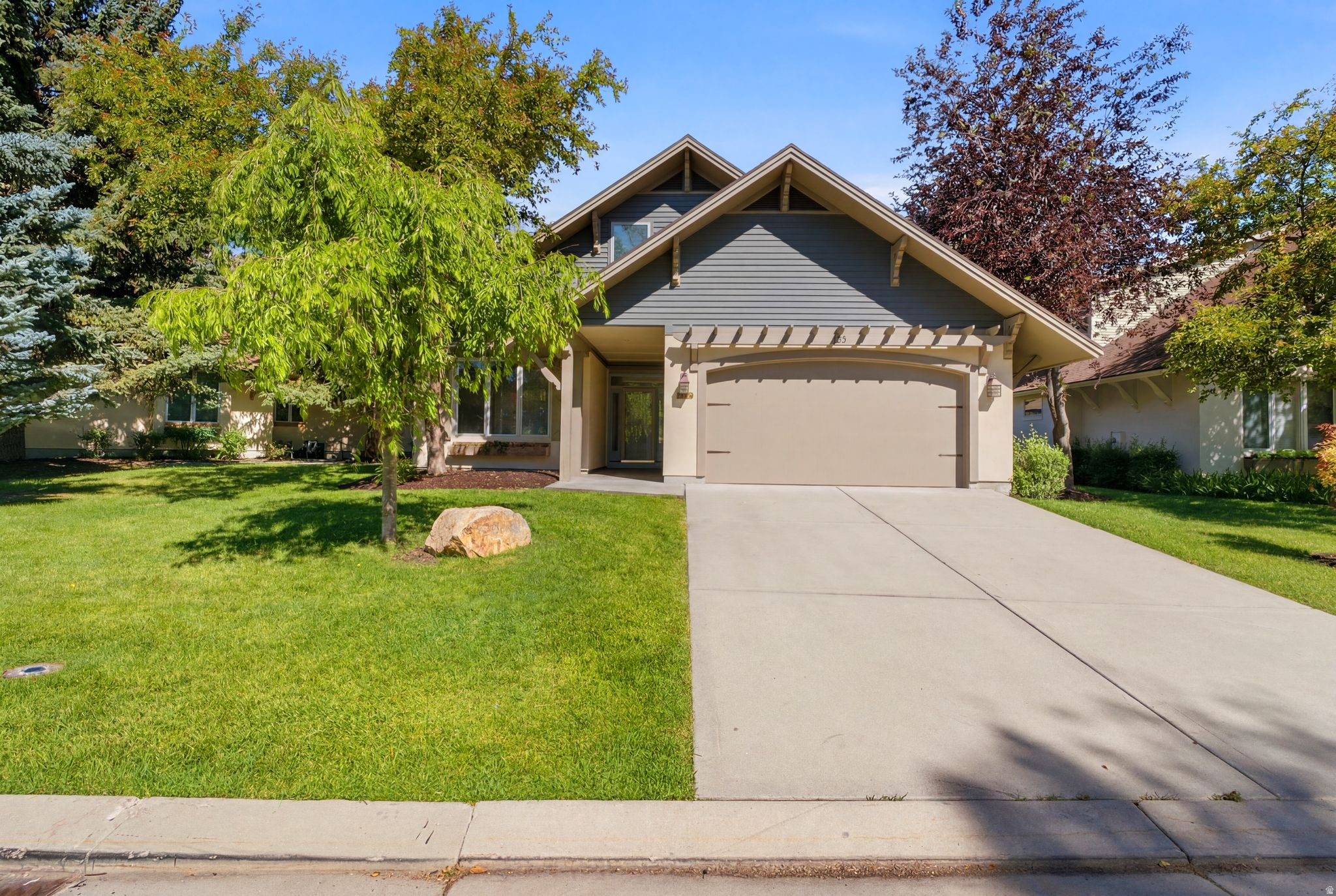 12 W VILLAGE CIR