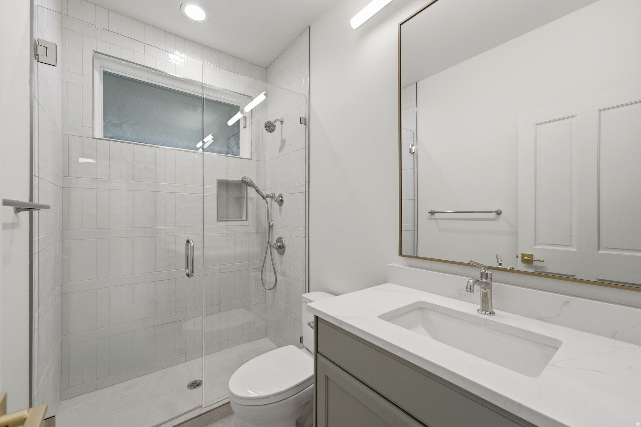 12 W VILLAGE CIR