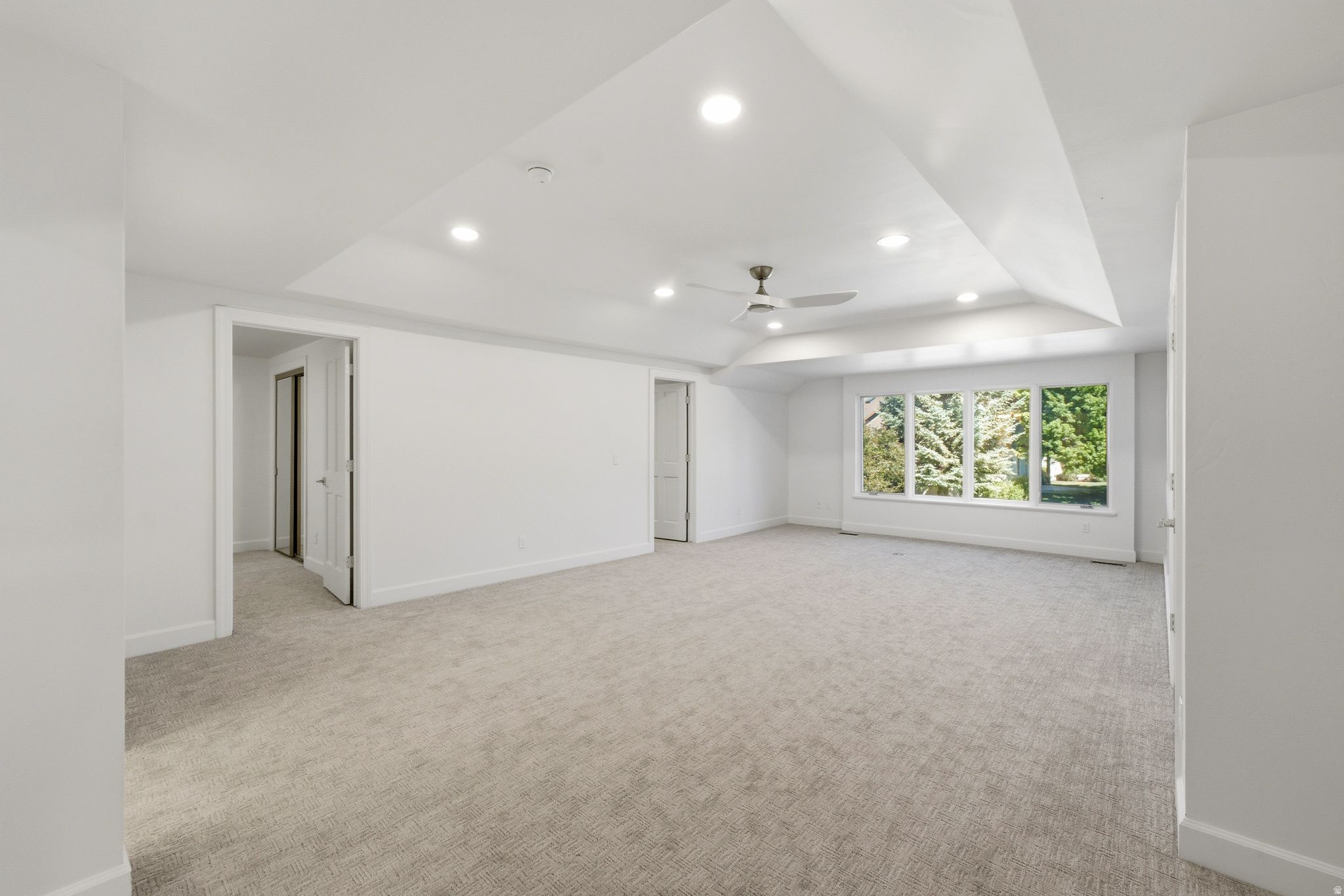 12 W VILLAGE CIR