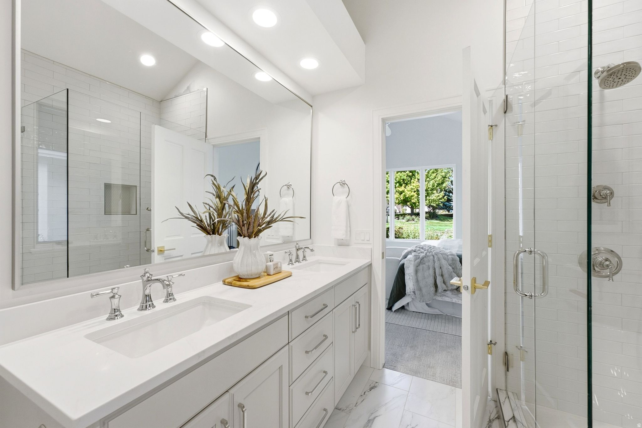 12 W VILLAGE CIR